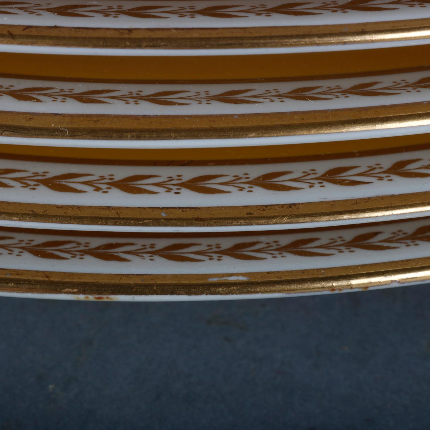 Twelve English Copeland Spode Neoclassical Porcelain Luncheon Plates In Good Condition In Big Flats, NY