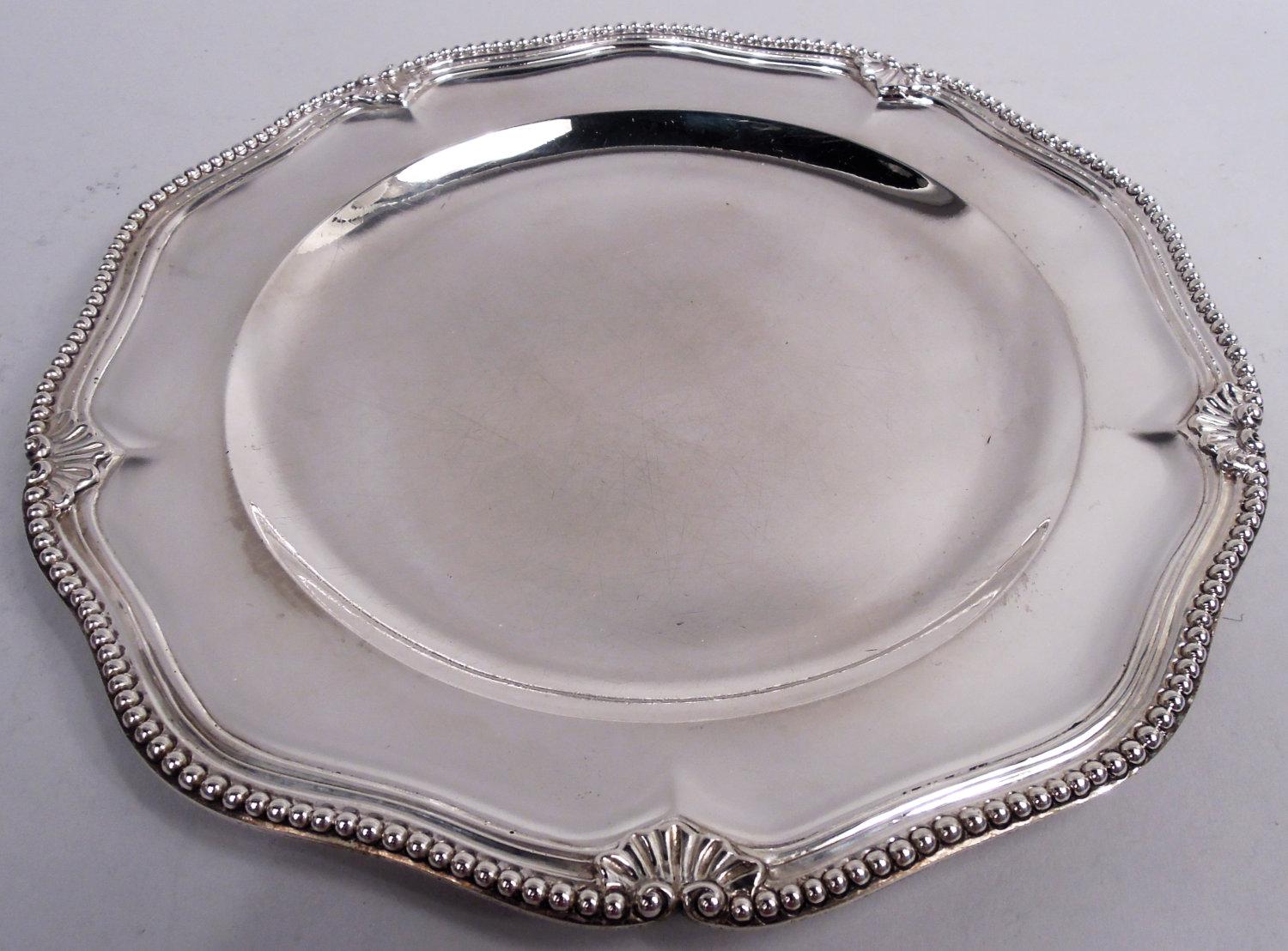 Zwölf englische georgianische klassische georgianische Sterlingsilber-Essteller, 1764 (Georgian)