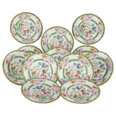 Douze assiettes à salade fleuries anglaises peintes à la main en porcelaine fine par Cauldon vers 1940