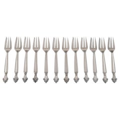 Douze fourchettes à pâtisserie à acanthe en argent sterling de Georg Jensen