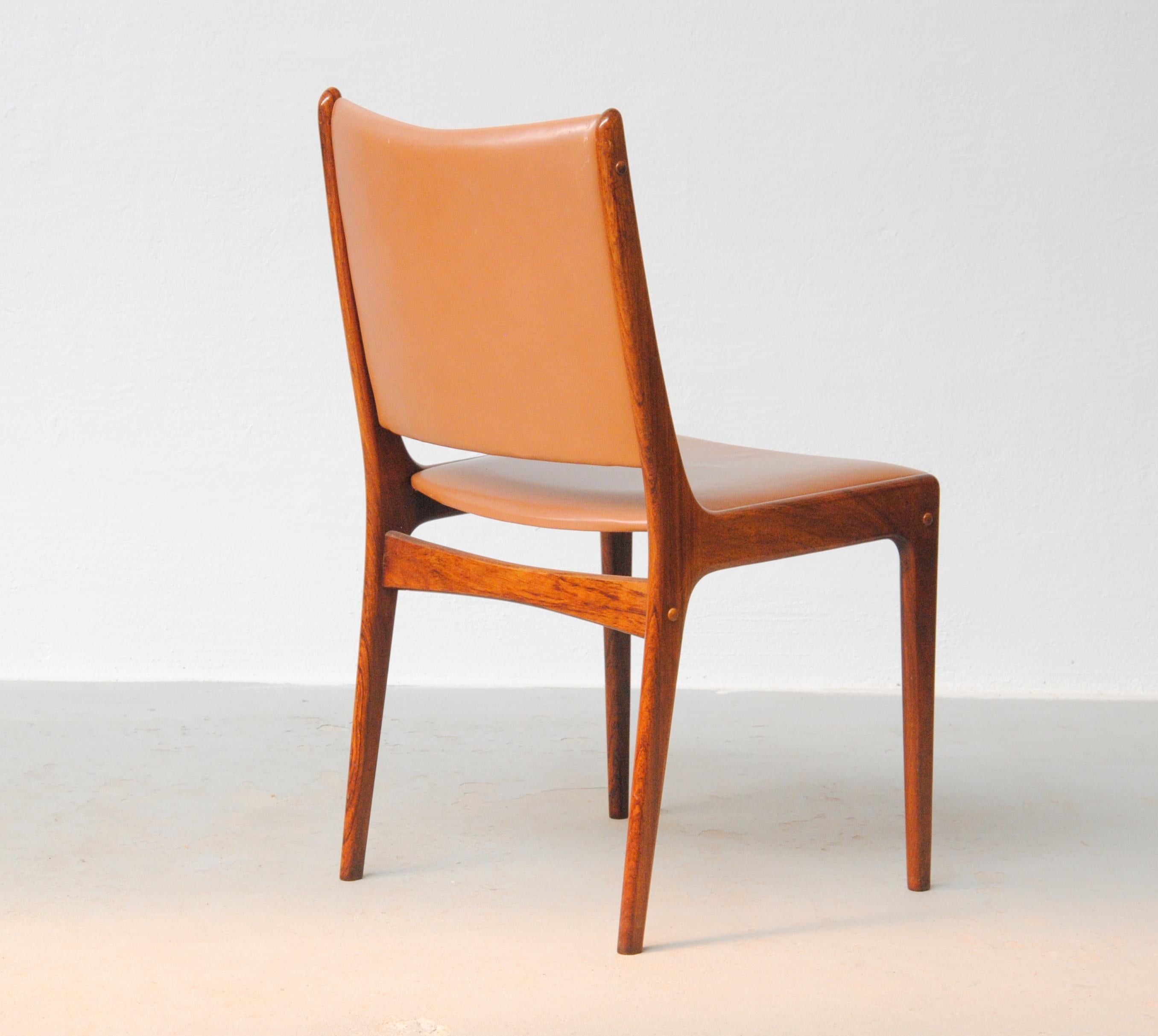 Metà XX secolo Dodici sedie da pranzo in palissandro Johannes Andersen con tappezzeria personalizzata inclusa in vendita