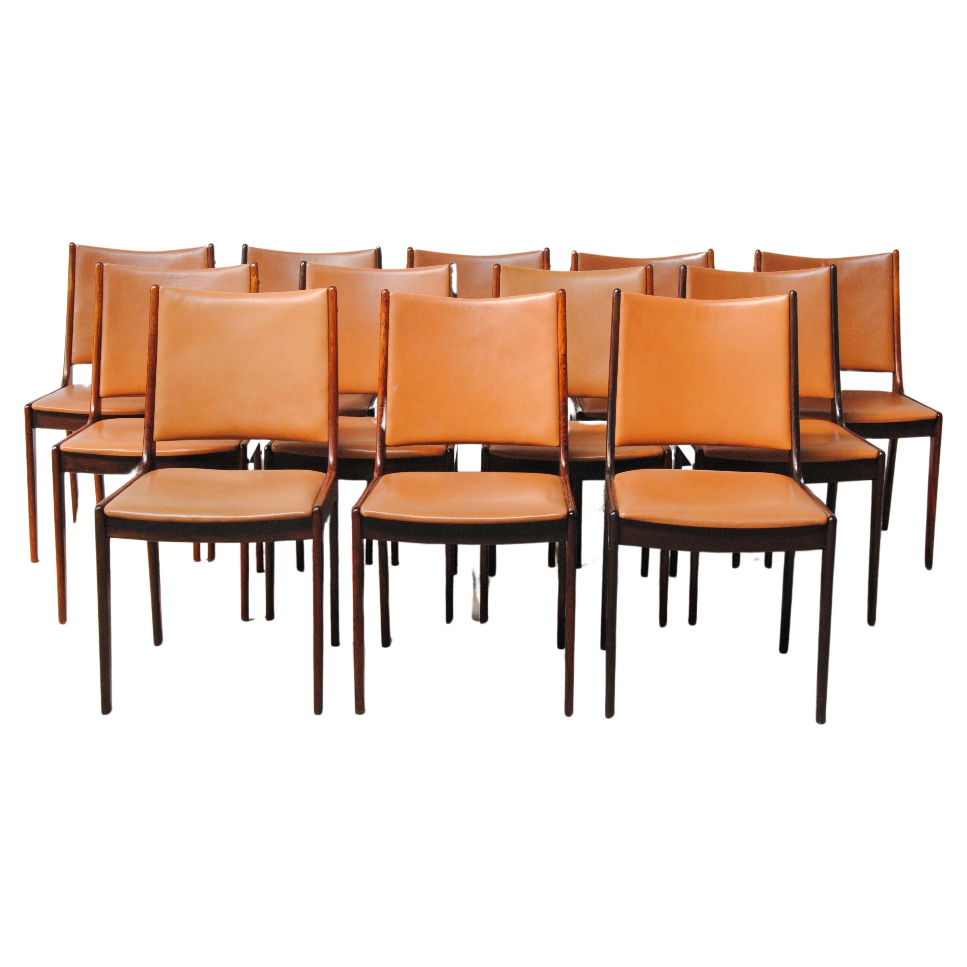 Douze chaises de salle à manger Johannes Andersen en bois de rose, rembourrage personnalisé inclus en vente