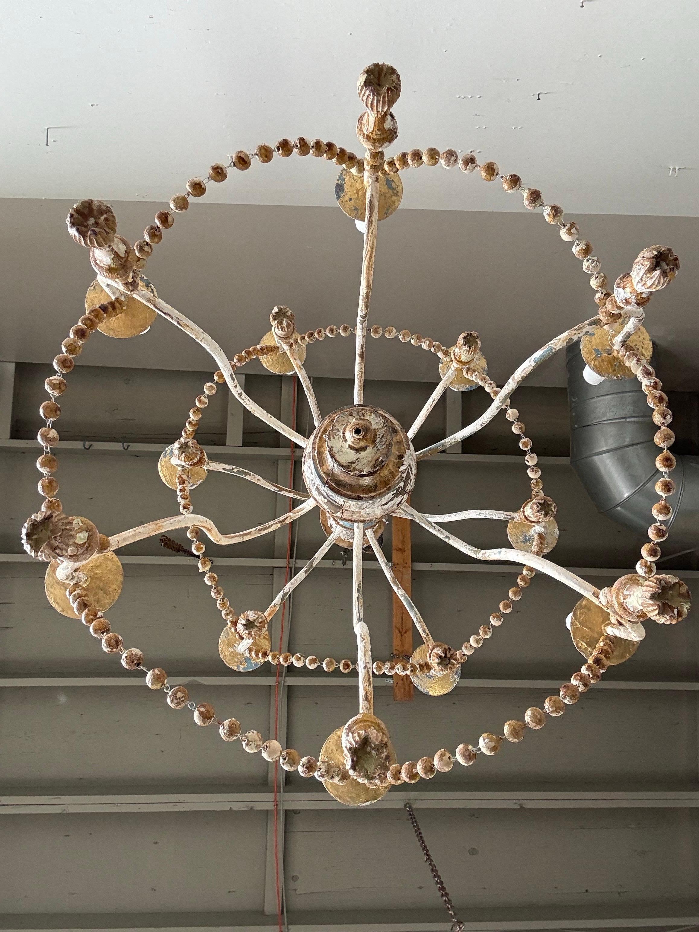 Lampadario a dodici luci dipinto in stile provinciale francese con nappe in vendita 5