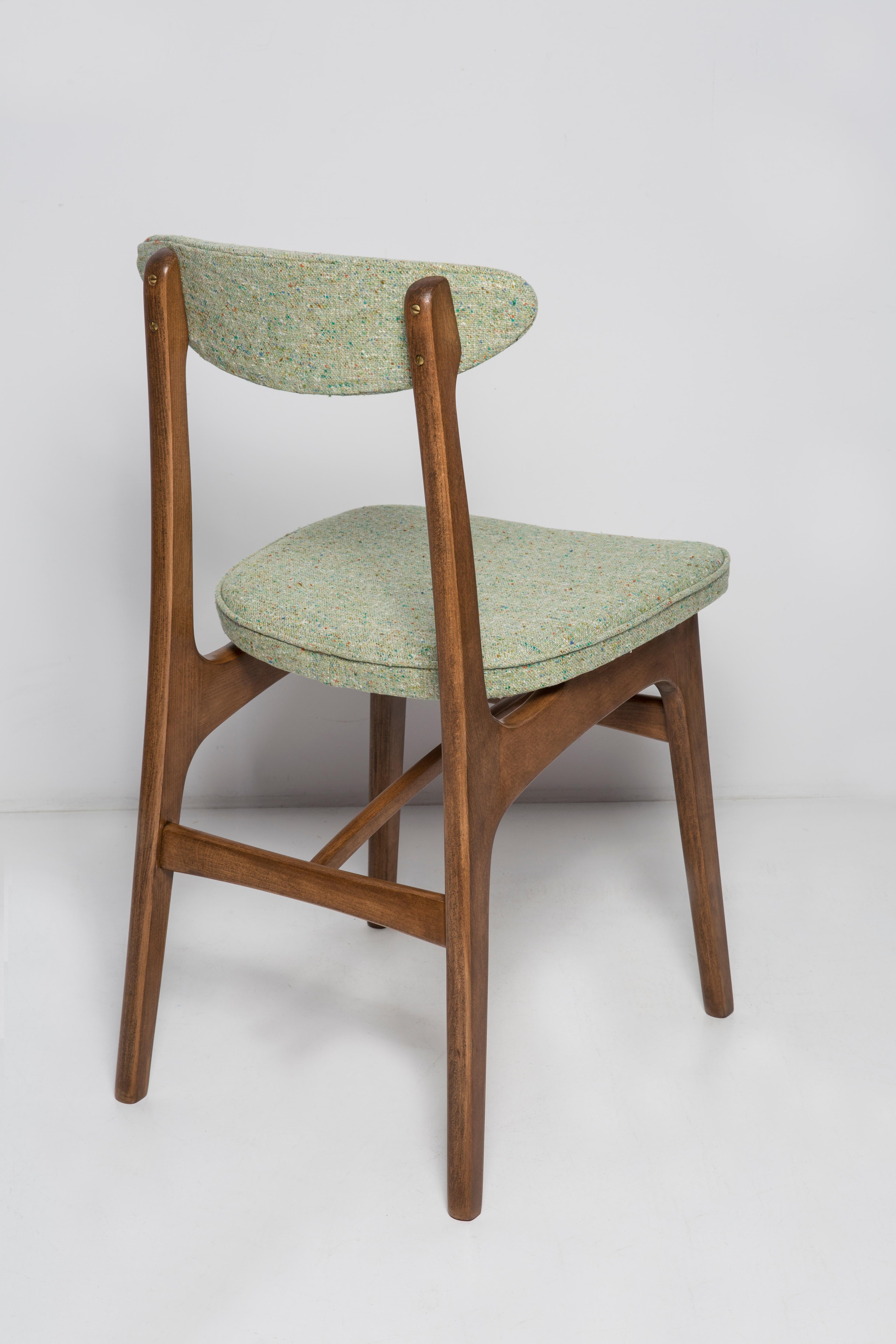 Twelve Mid Century Green Wool Chairs, Walnut Wood, Rajmund Halas, Poland, 1960s In Excellent Condition For Sale In 05-080 Hornowek, PL