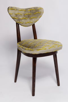 Zwölf Mid Century Heart Chairs in Nouvelles Vagues Grünem Samt, Europa, 1960er Jahre