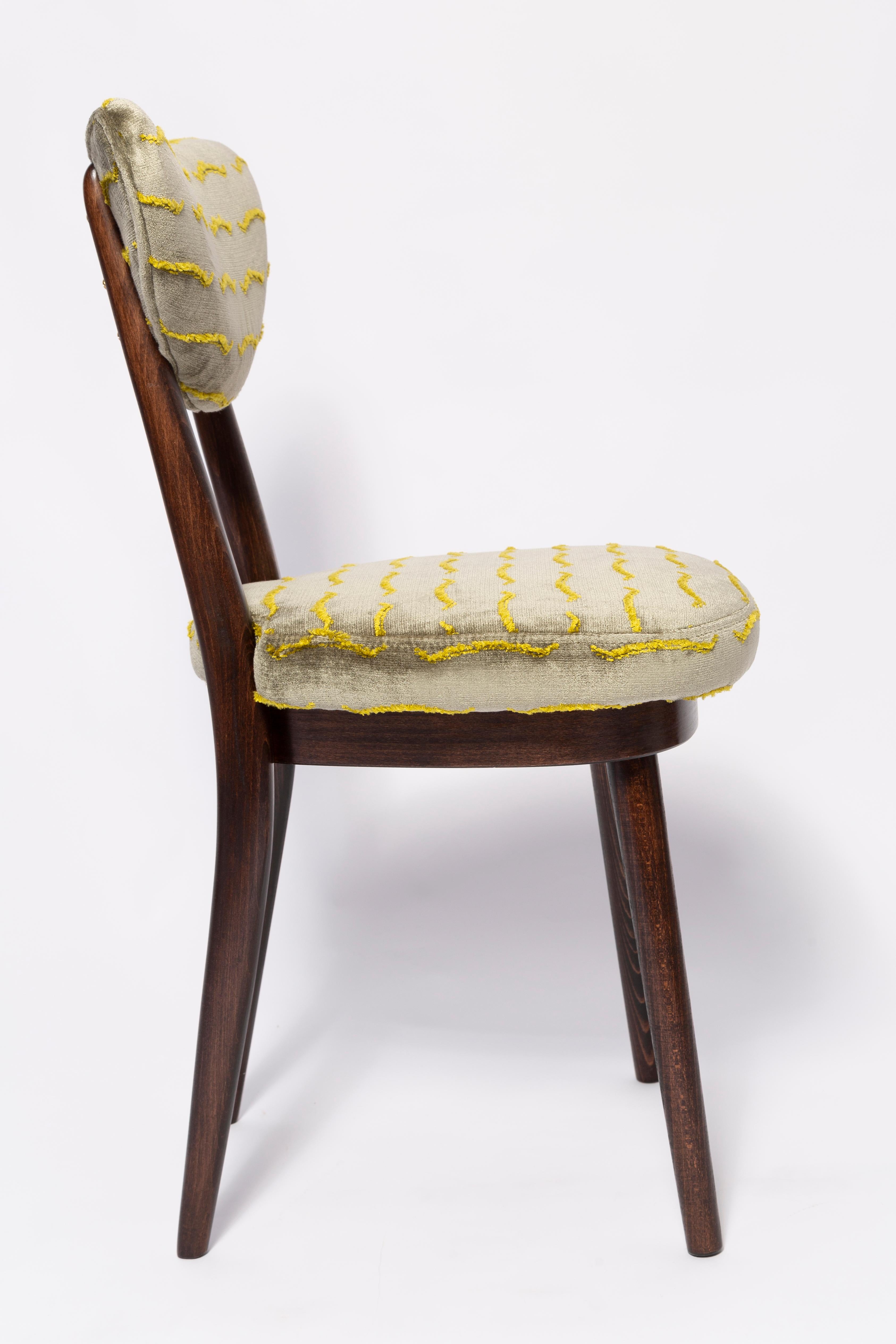 Polonais Douze chaises en forme de cœur du milieu du siècle en velours vert Nouvelles Vagues, Europe, années 1960 en vente