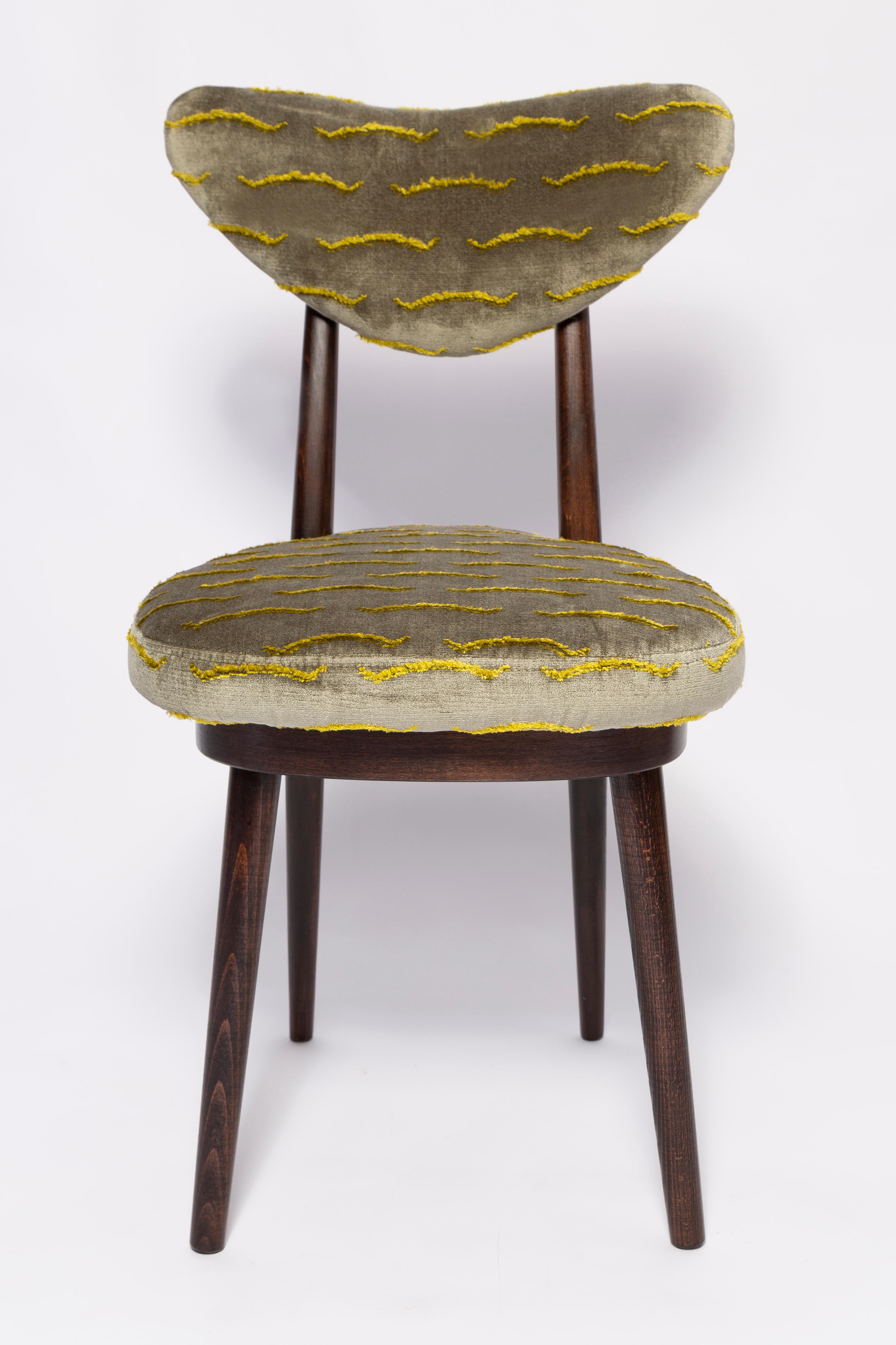 Fait main Douze chaises en forme de cœur du milieu du siècle en velours vert Nouvelles Vagues, Europe, années 1960 en vente