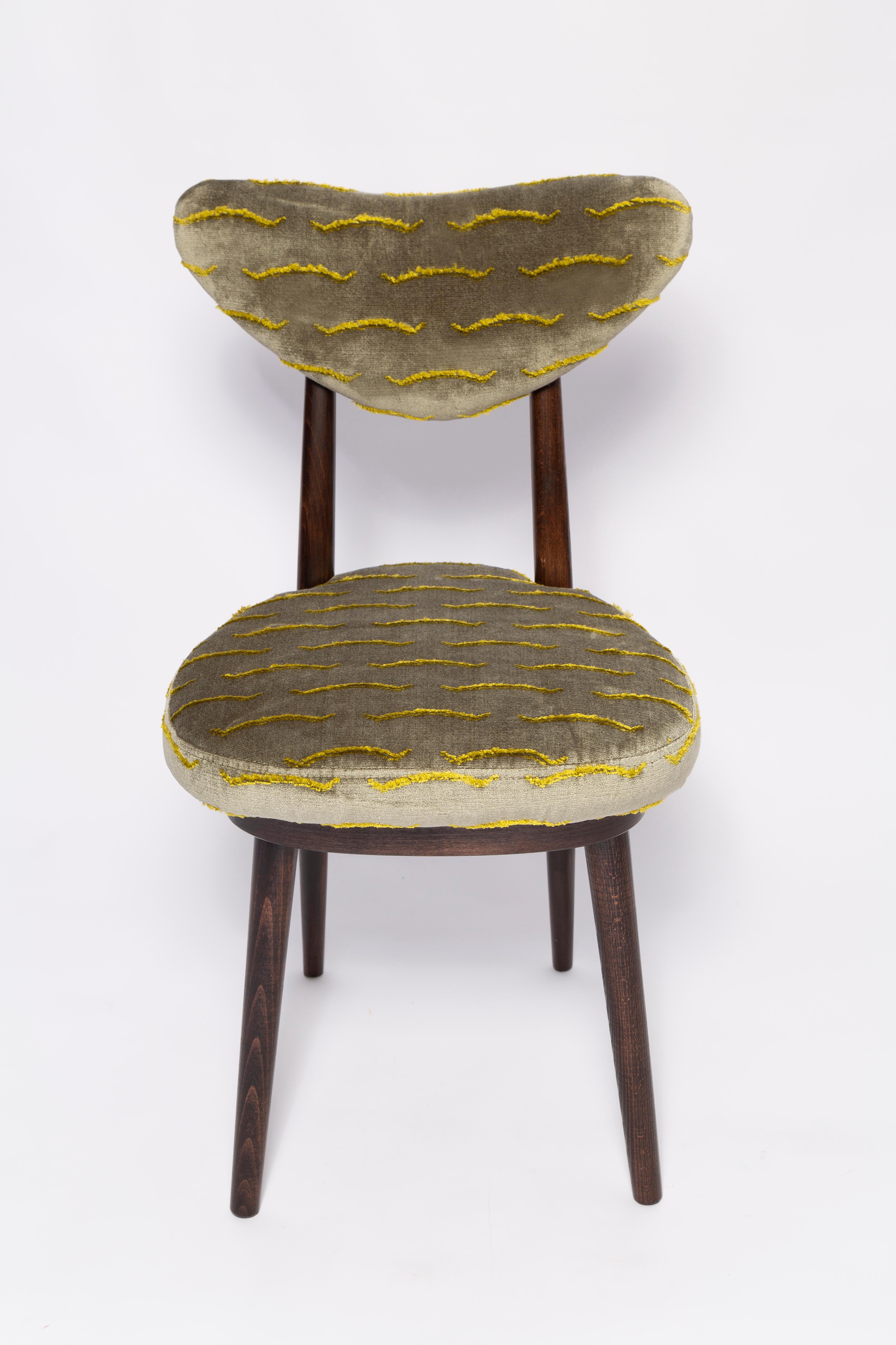 20ième siècle Douze chaises en forme de cœur du milieu du siècle en velours vert Nouvelles Vagues, Europe, années 1960 en vente