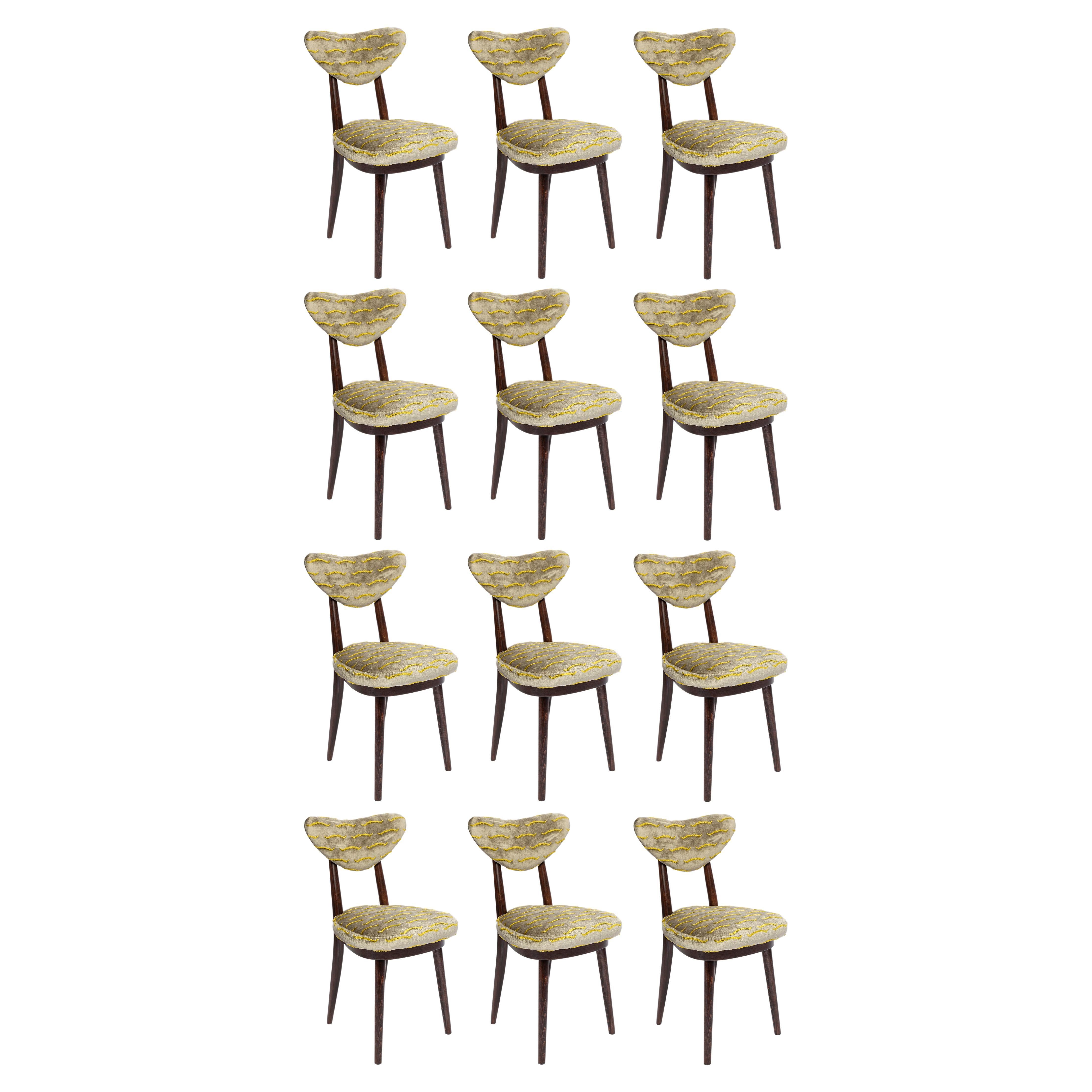 Douze chaises en forme de cœur du milieu du siècle en velours vert Nouvelles Vagues, Europe, années 1960 en vente