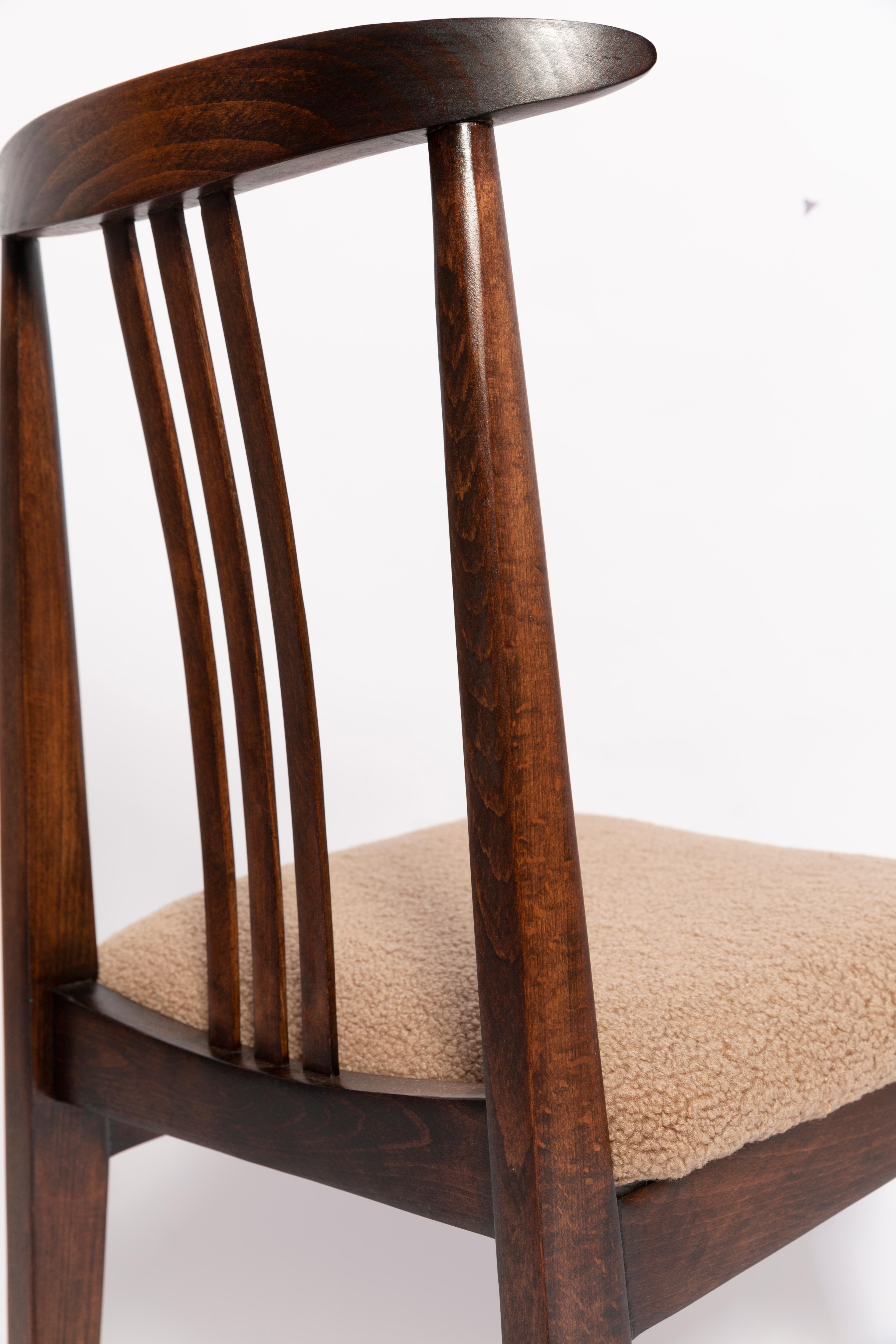 Twelve Mid-Century Latte Boucle Chairs, Walnut Wood, M. Zielinski, Europe 1960s In Excellent Condition For Sale In 05-080 Hornowek, PL