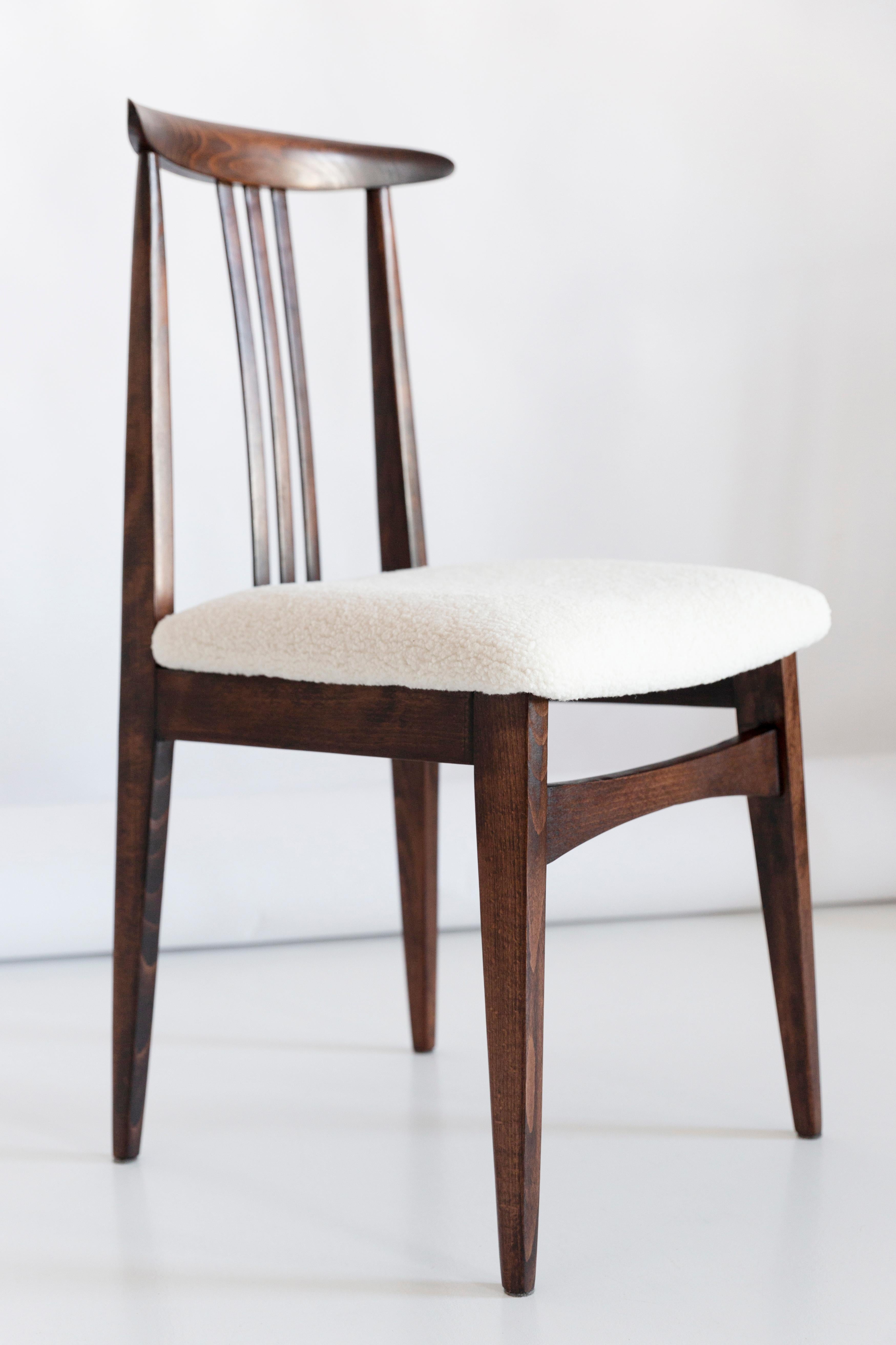 Twelve Mid-Century Light Boucle Chair, Designed by M. Zielinski, Europe, 1960s In Excellent Condition For Sale In 05-080 Hornowek, PL