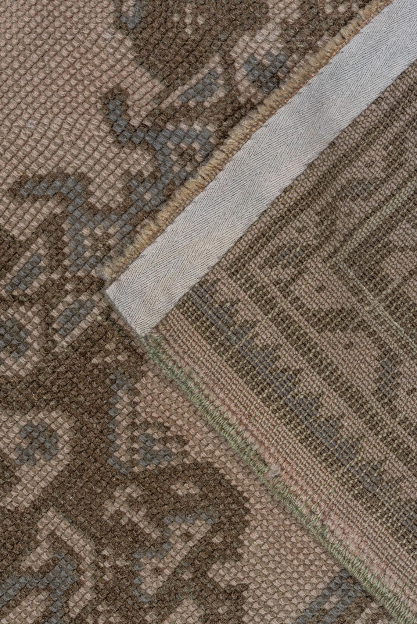Zwölf Motiv Tan Brown Oushak im Zustand „Hervorragend“ im Angebot in New York, NY