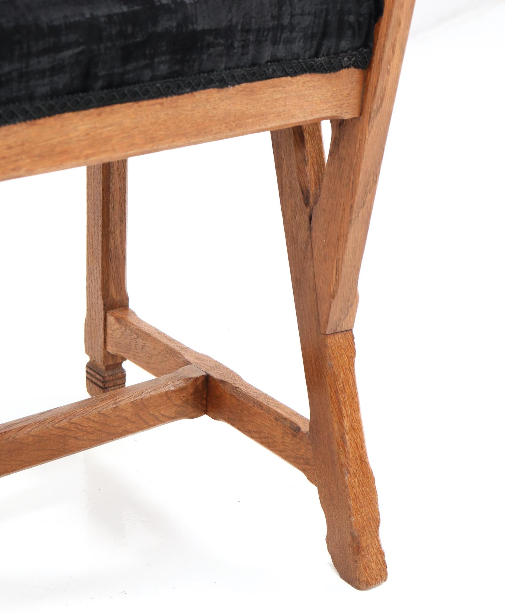 Zwölf Kunsthandwerkliche Stühle aus Eiche von Hendrik Petrus für die Universität von Leiden (Stoff) im Angebot