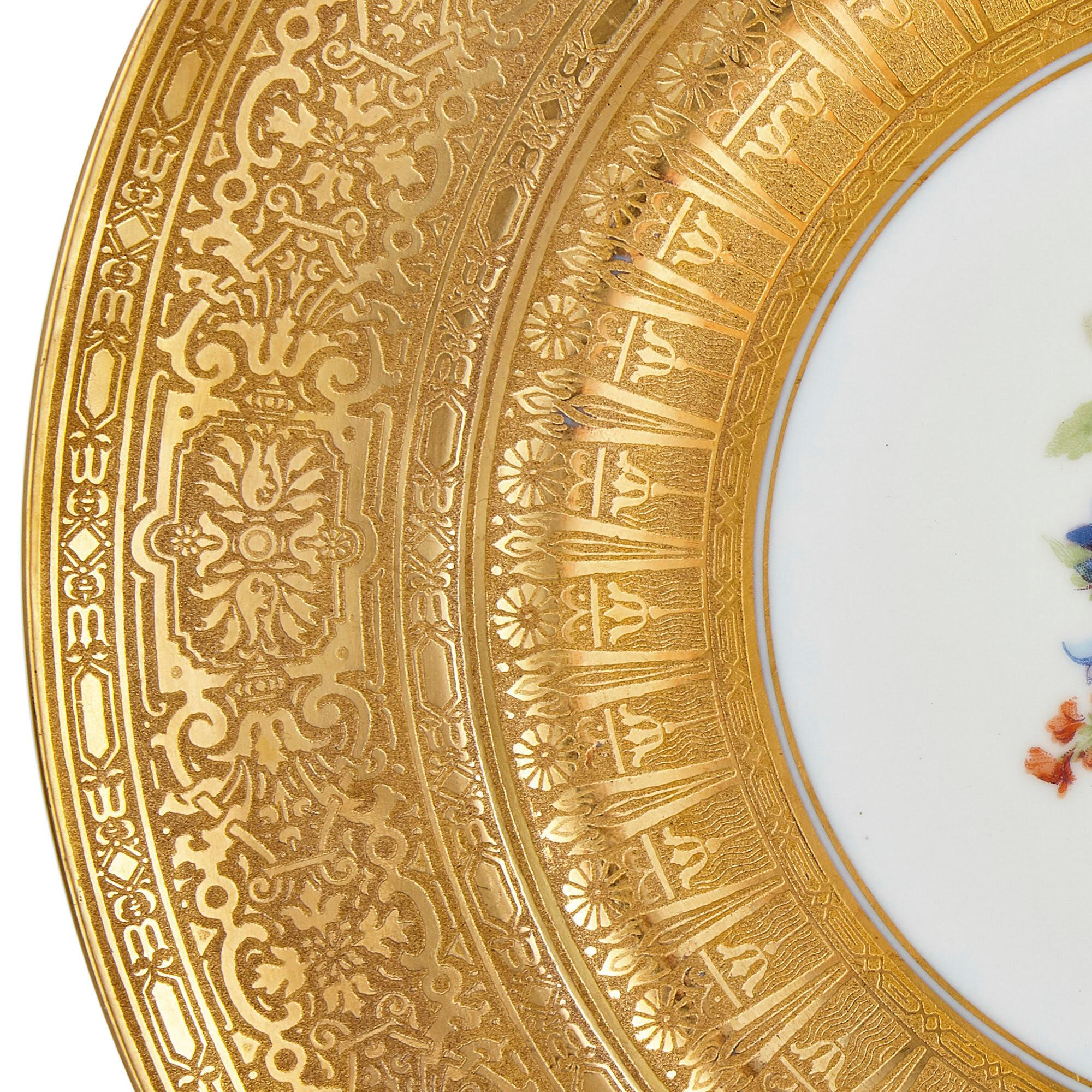 Porcelaine Douze assiettes en porcelaine de Bohème dorée à la feuille par P.A.L.T. en vente