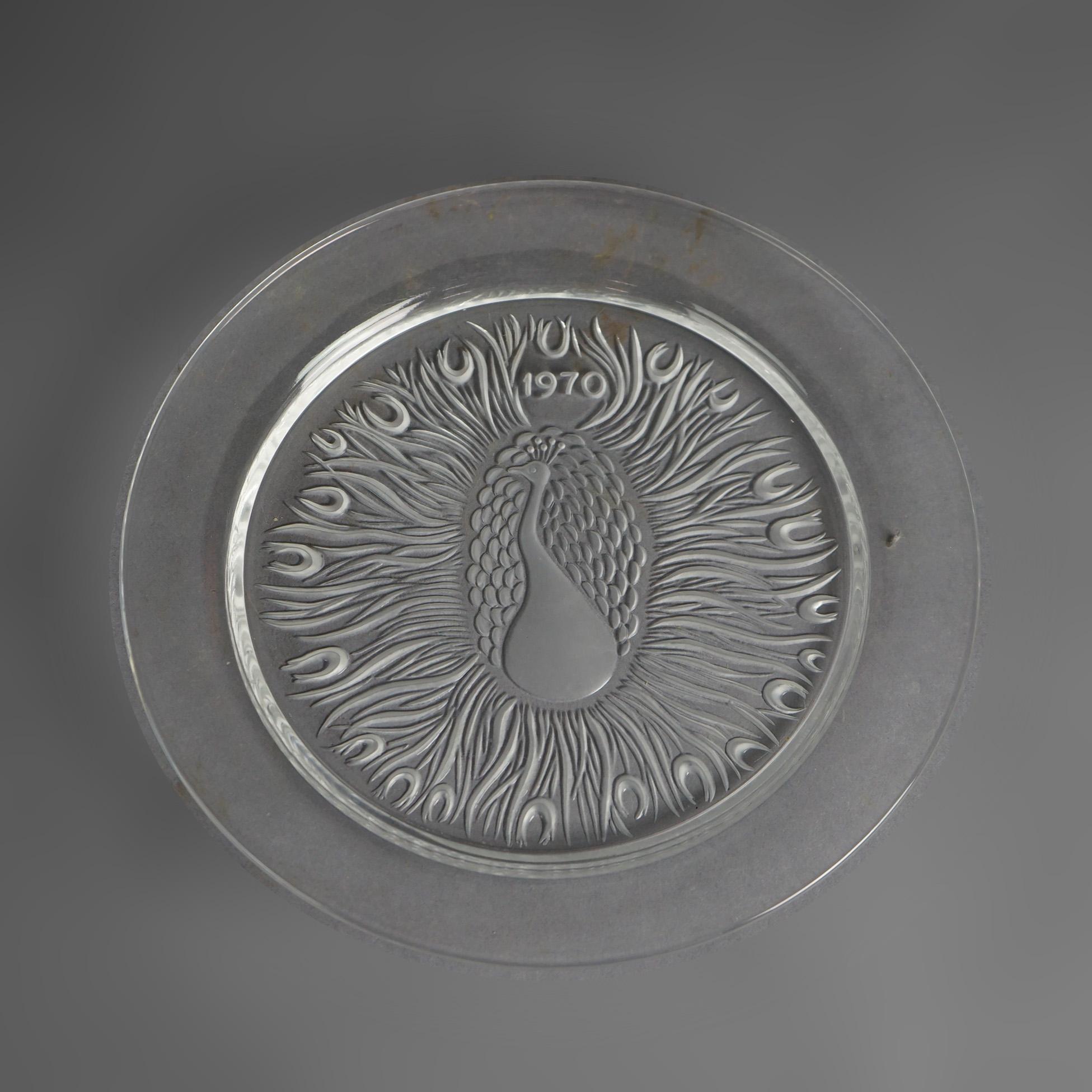 20ième siècle Ensemble de douze pièces d'assiettes en cristal commémorative de style Lalique française 20e siècle en vente