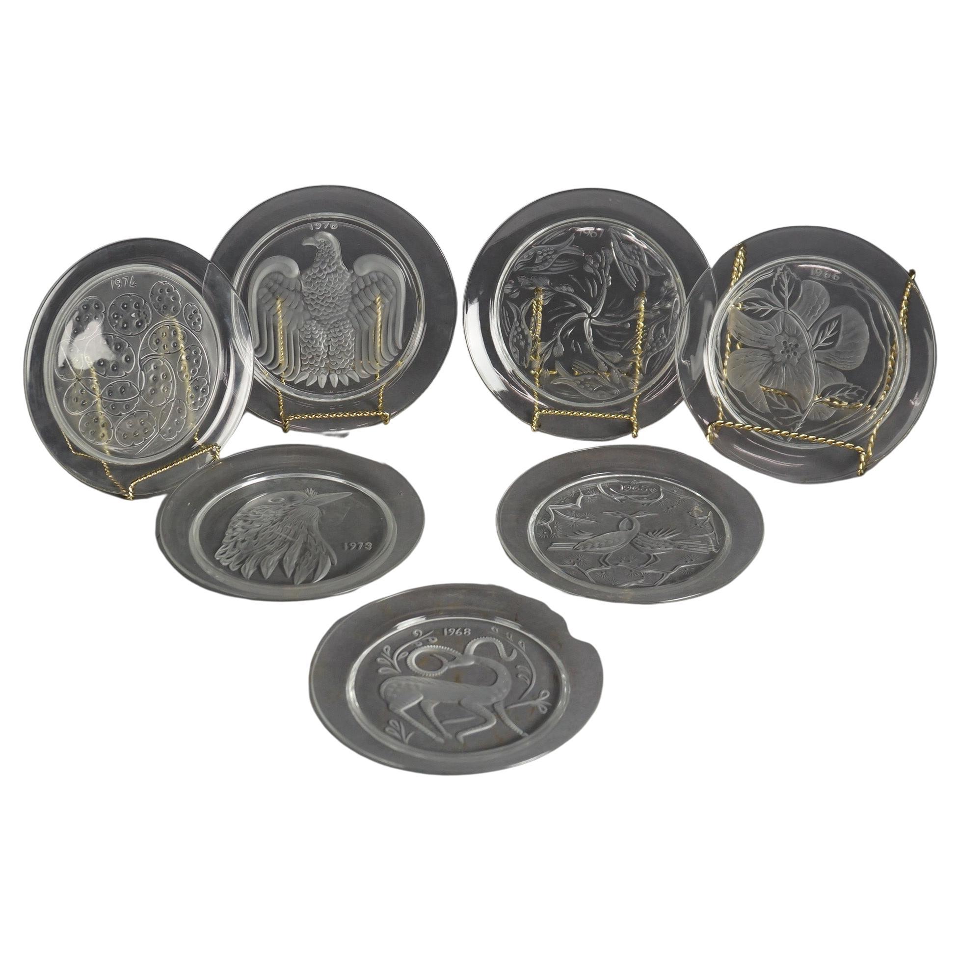 Twelve-Piece French Lalique Commemorative Crystal Plate Set 20th C For Sale