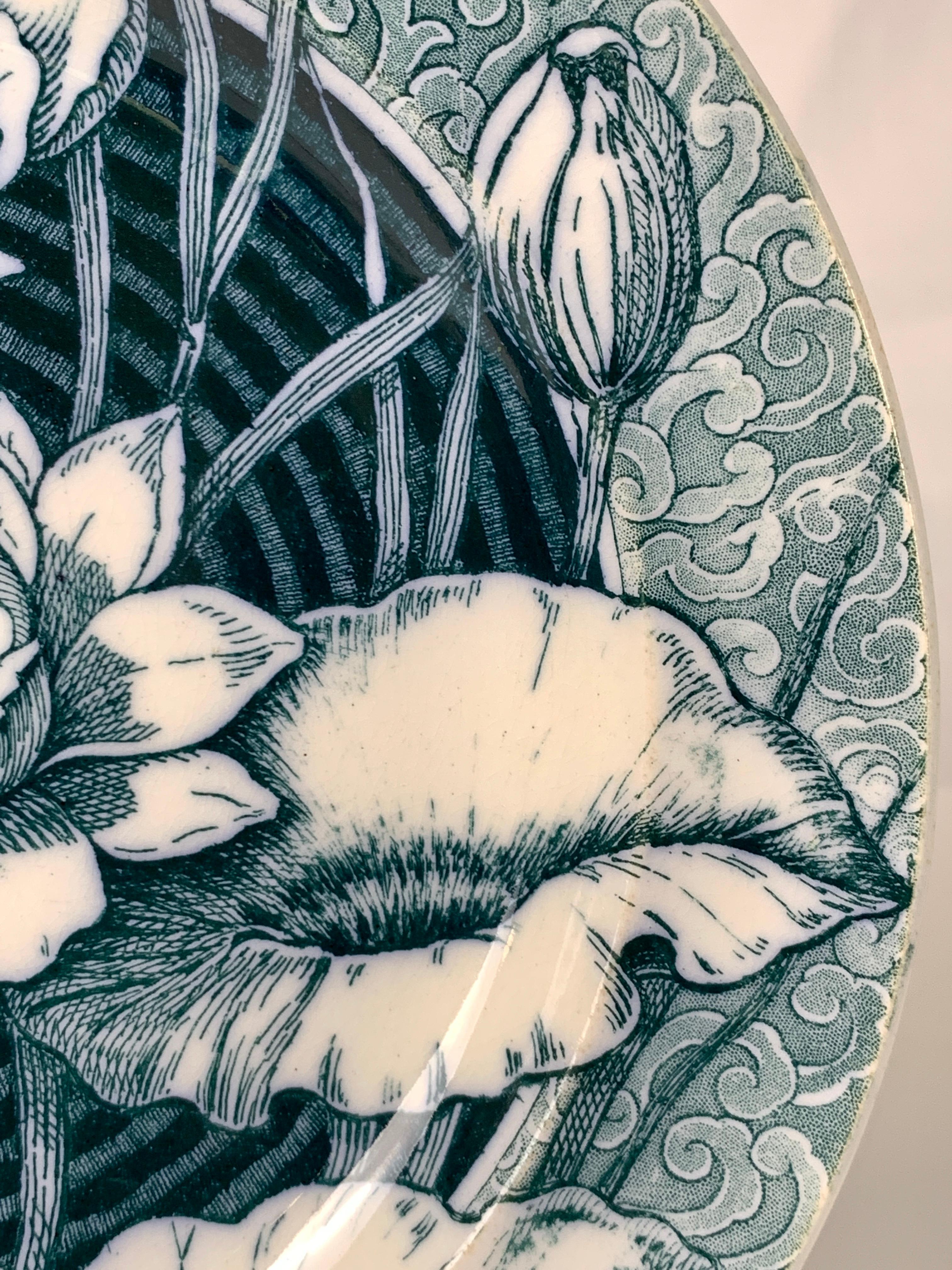 Twelve Plus One '13' Wedgwood Lily Pattern Plates Made in England Circa 1882 In Excellent Condition In Katonah, NY