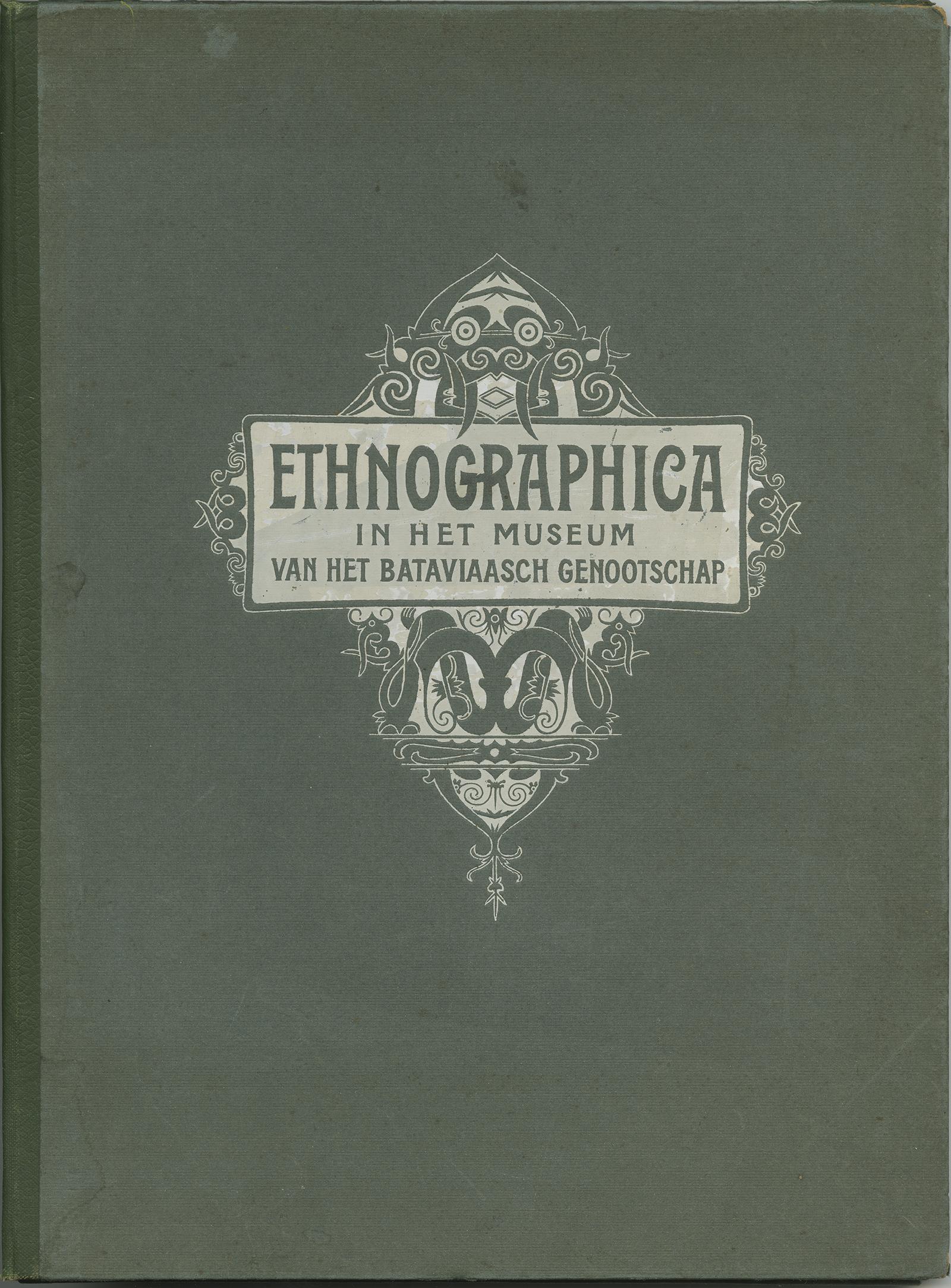 Cardboard cover titled 'Ethnographica in het Museum van het Bataviaasch Genootschap' including 12 plates of ethnographic items of Batavia including: 

1) Carved door, from Talaga, Cheribon.
2) Carved door, from the Dewa-temple.
3) Achenese