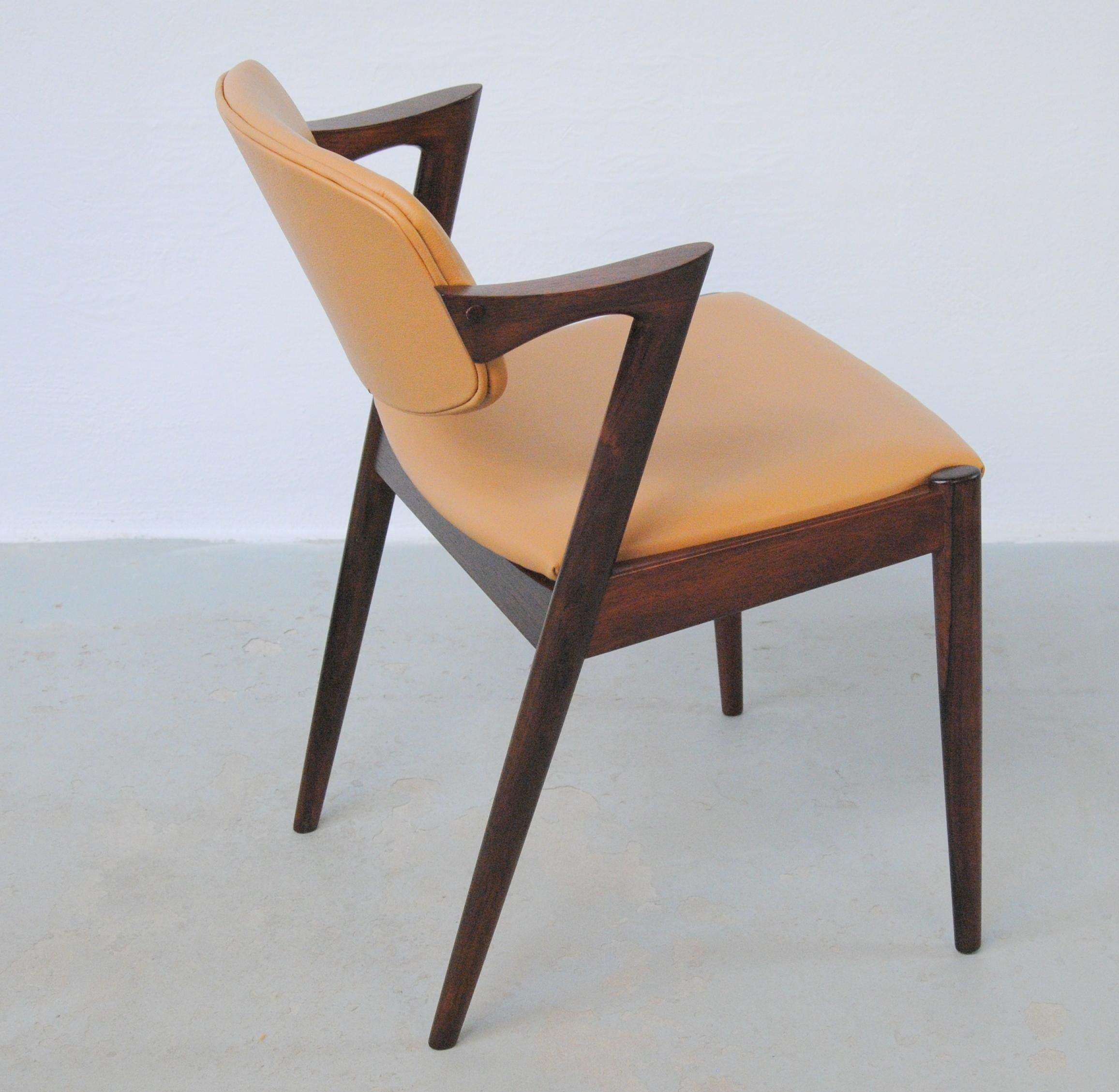 Doce sillas de comedor de palisandro restauradas y personalizables Kai Kristiansen Modelo 42 Carpintería en venta