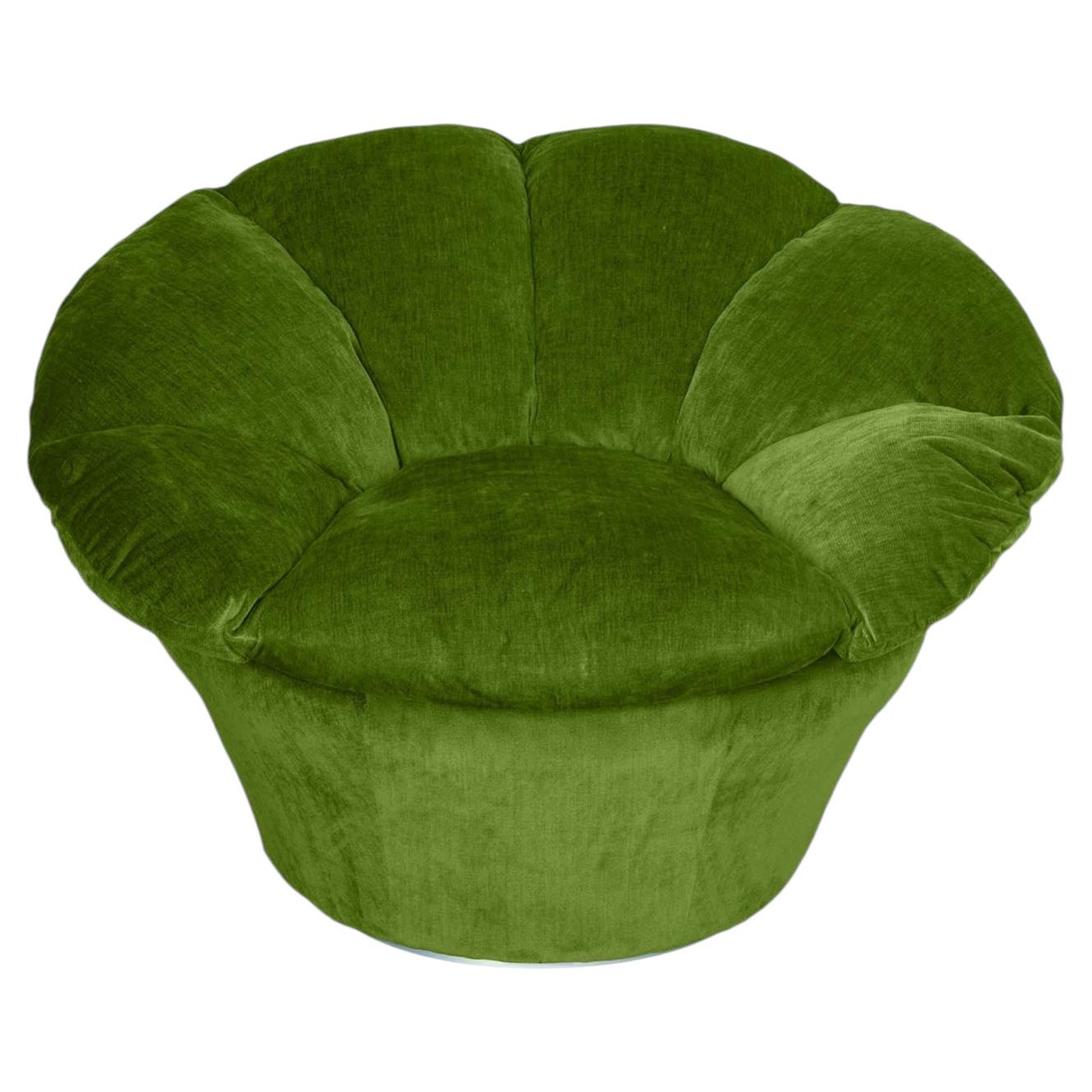 Douze fauteuil rond en velours vert mousse en vente