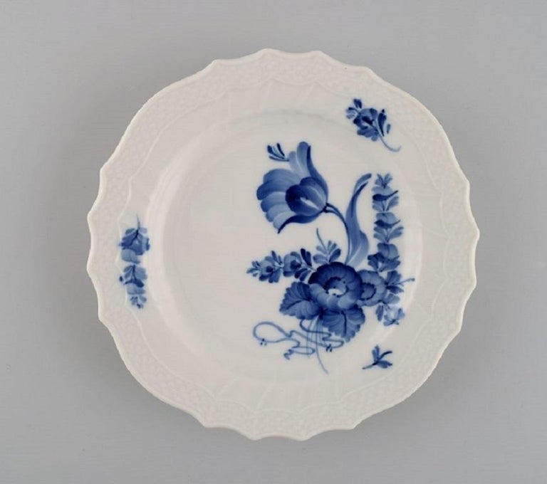 Twelve Royal Copenhagen Blue Flower Curved plates. 1960s. 
Model number 10/1625.
Diameter: 17.5 cm.
In excellent condition.
Stamped.
1st factory quality.