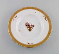 Dodici piatti profondi Royal Copenhagen Gold Basket in porcellana con fiori
