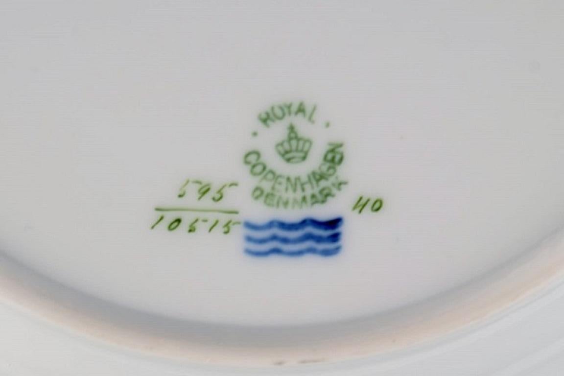 Porcelaine Douze assiettes profondes en forme de panier Royal Copenhagen en porcelaine avec fleurs et or en vente