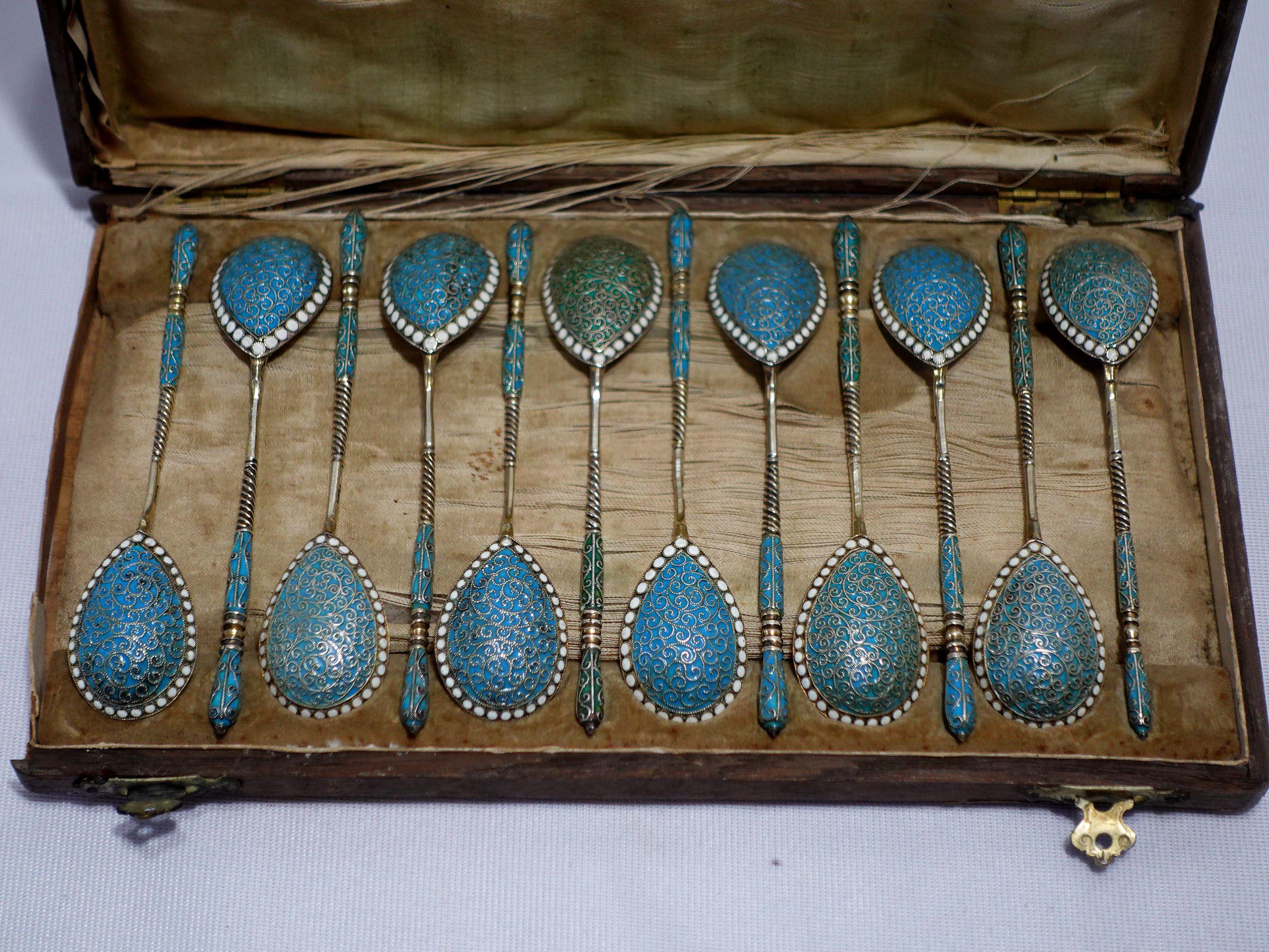 Twelve Russian .875 Silver Gilt and Cloisonne Enamel Demitasse Spoons For Sale 10