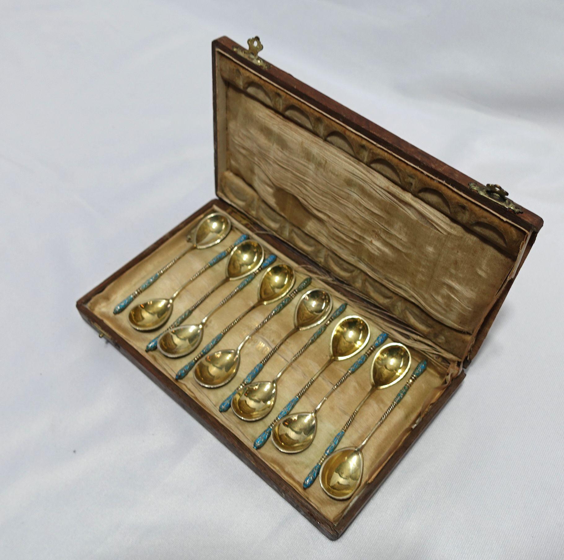 Twelve Russian .875 Silver Gilt and Cloisonne Enamel Demitasse Spoons For Sale 11
