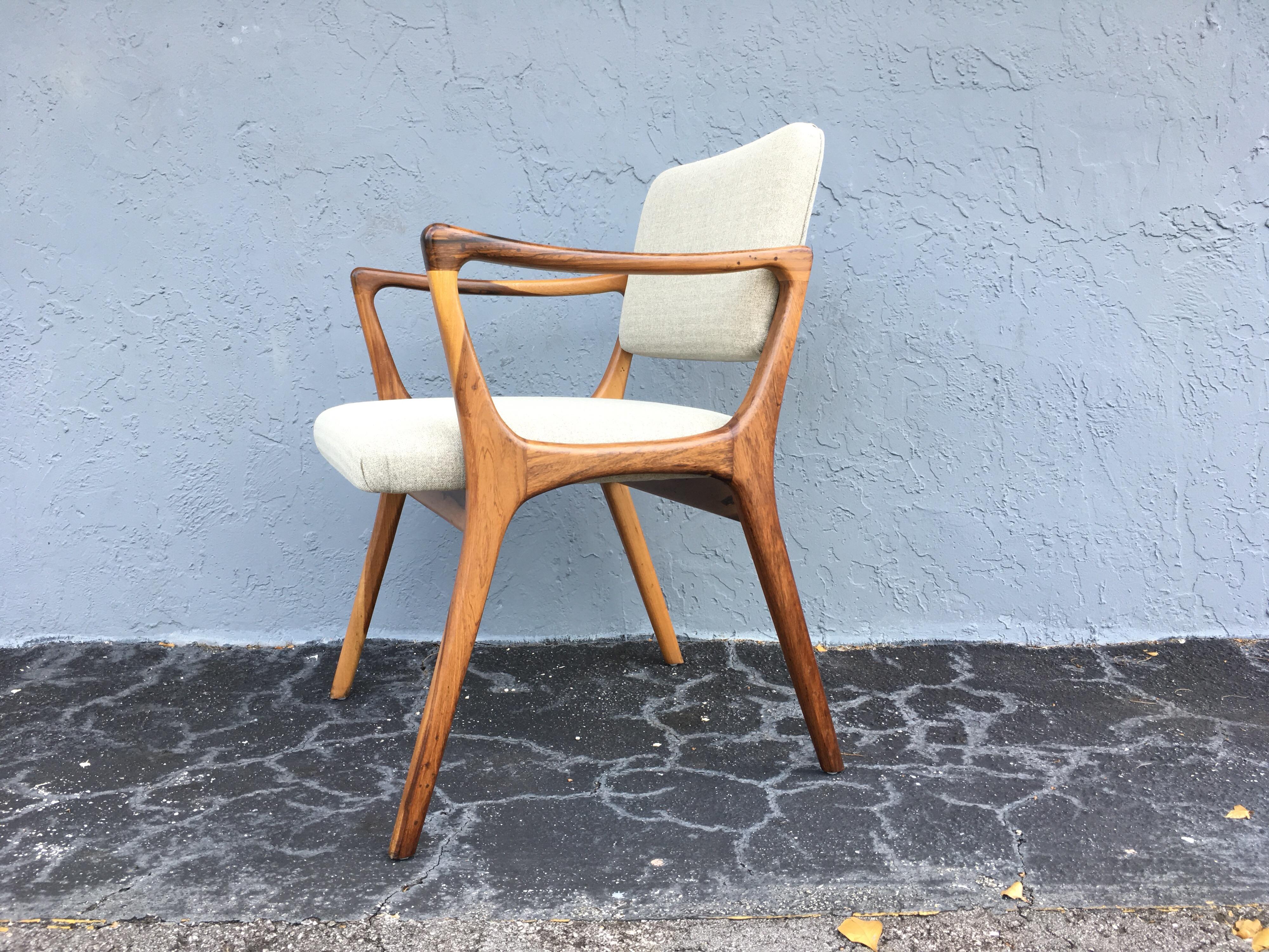 Twelve Sculptural Dining Chairs in the Style of Gio Ponti 4