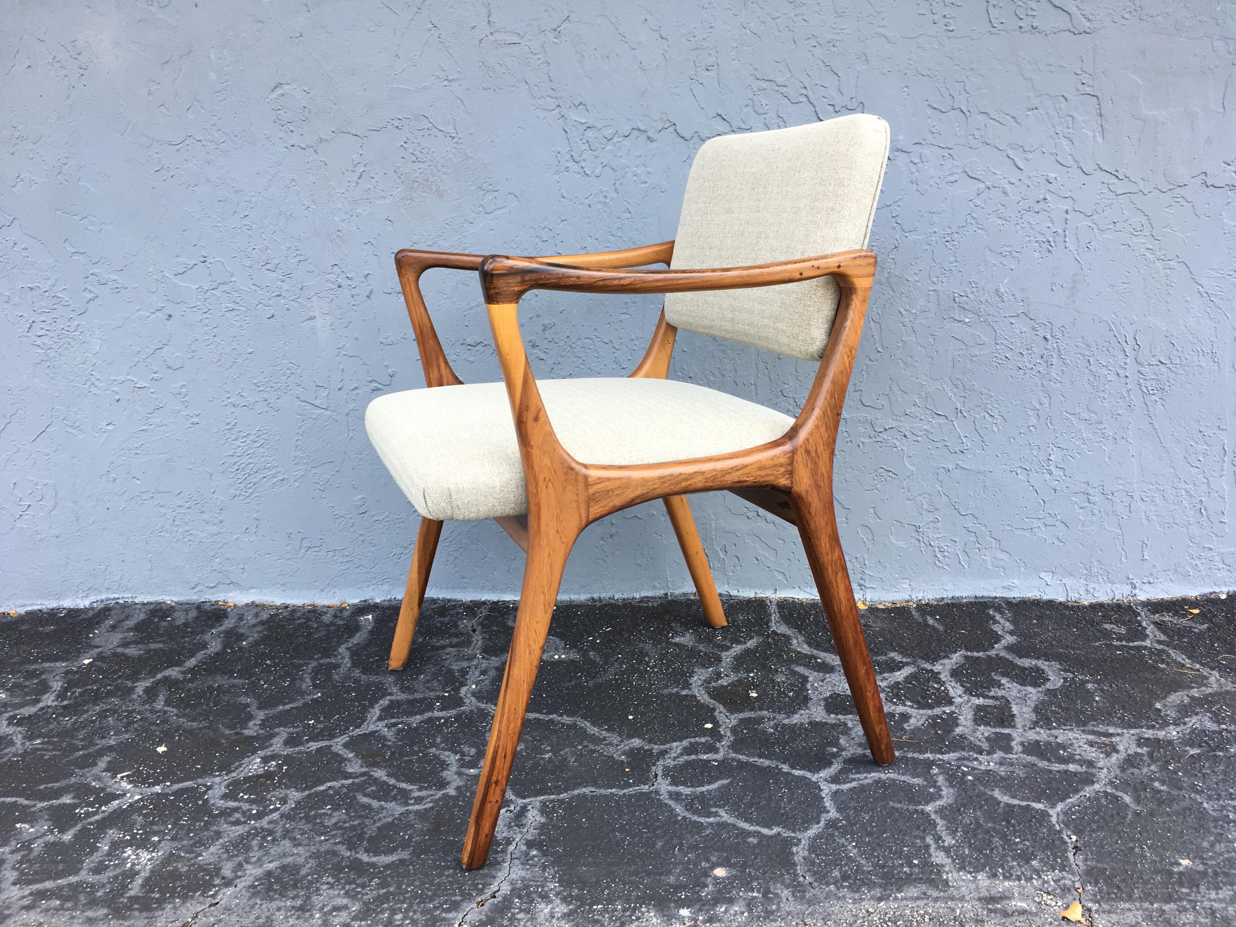 Twelve Sculptural Dining Chairs in the Style of Gio Ponti 5