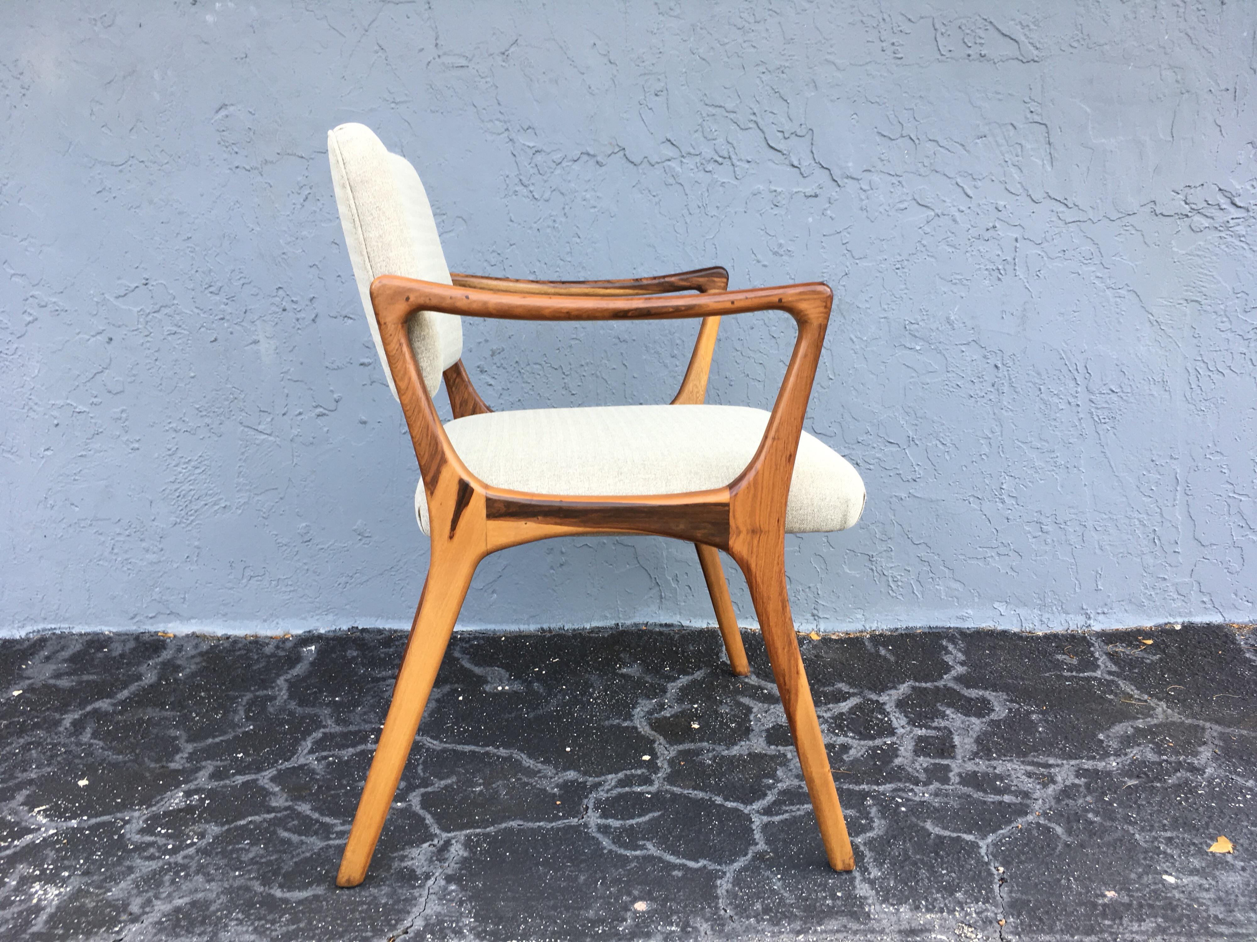 Twelve Sculptural Dining Chairs in the Style of Gio Ponti 1