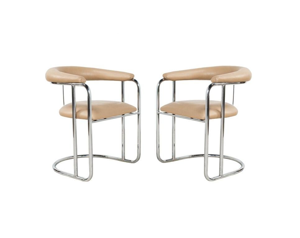 Mid-Century moderno Dodici eleganti sedie da pranzo cromate di Anton Lorenz per Thonet in vendita