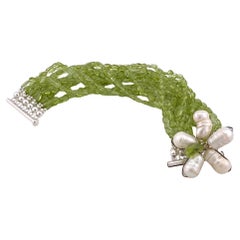 Pulsera de cuentas de peridoto de doce vueltas con cierre de plata de ley