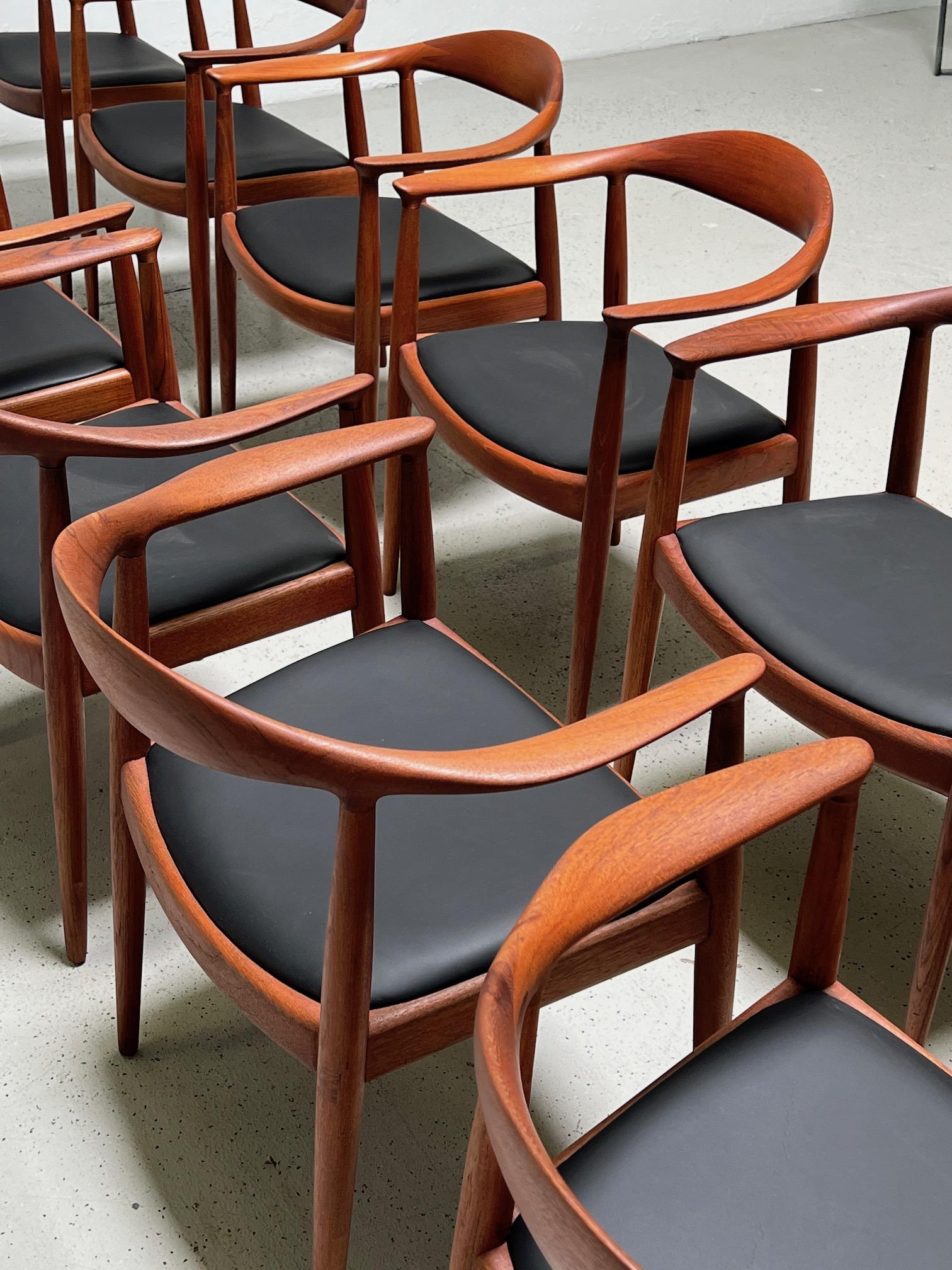 Twelve Teak Round Chairs by Hans Wegner 1
