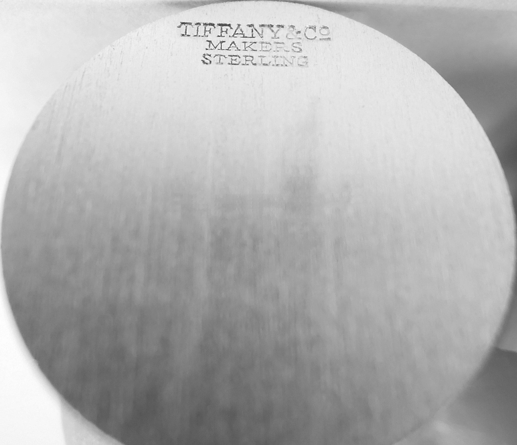 Twelve Tiffany Midcentury Classical Scallop Shell Place Card Holders For Sale 1