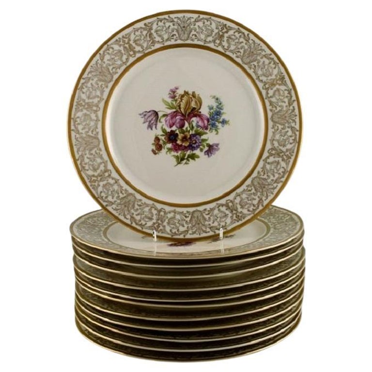 Zwölf Tirschenreuth-Essteller aus Porzellan, dekoriert mit Blumen im Angebot bei 1stDibs