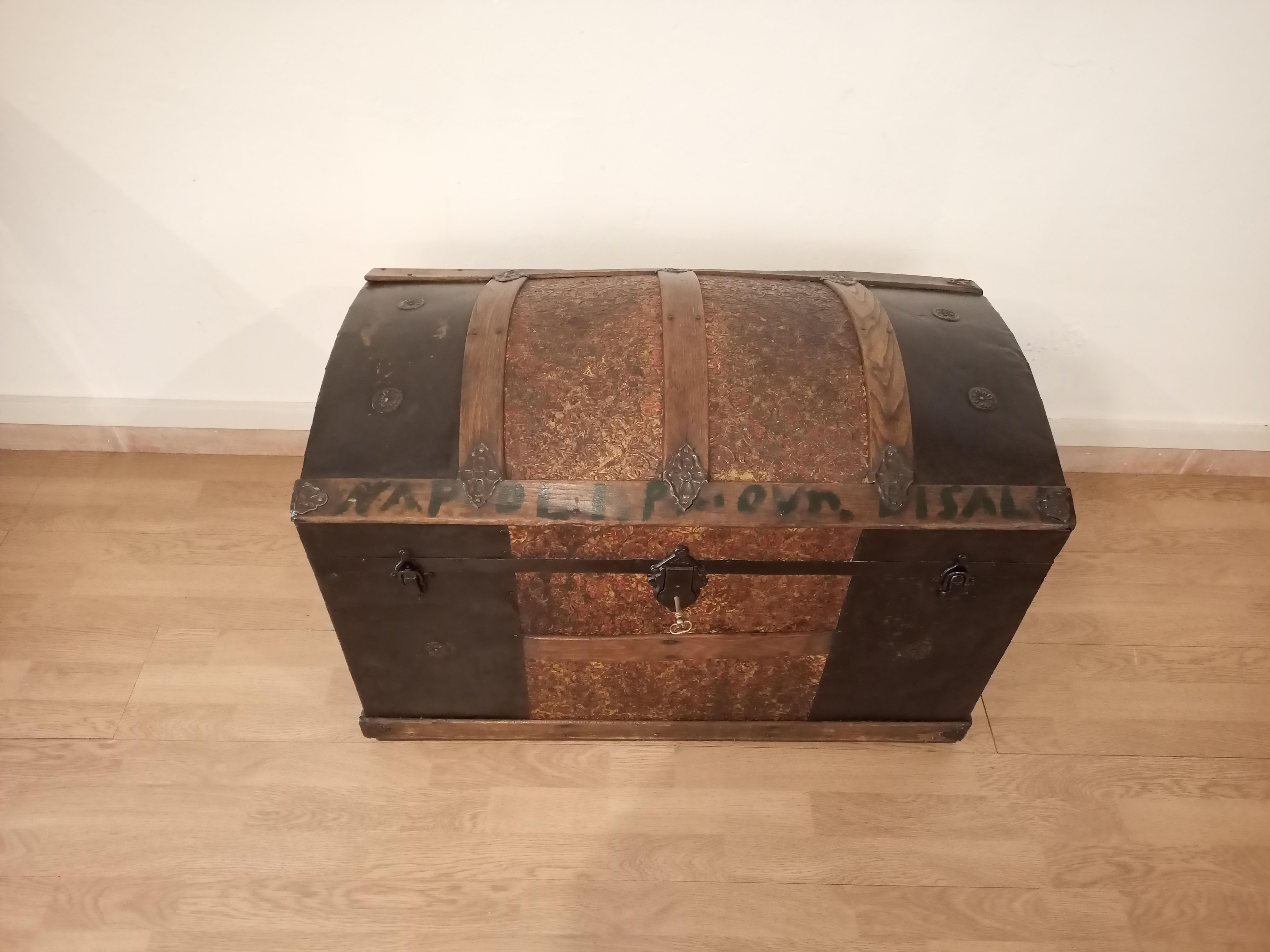 Twentieth century emigrant trunk For Sale 6