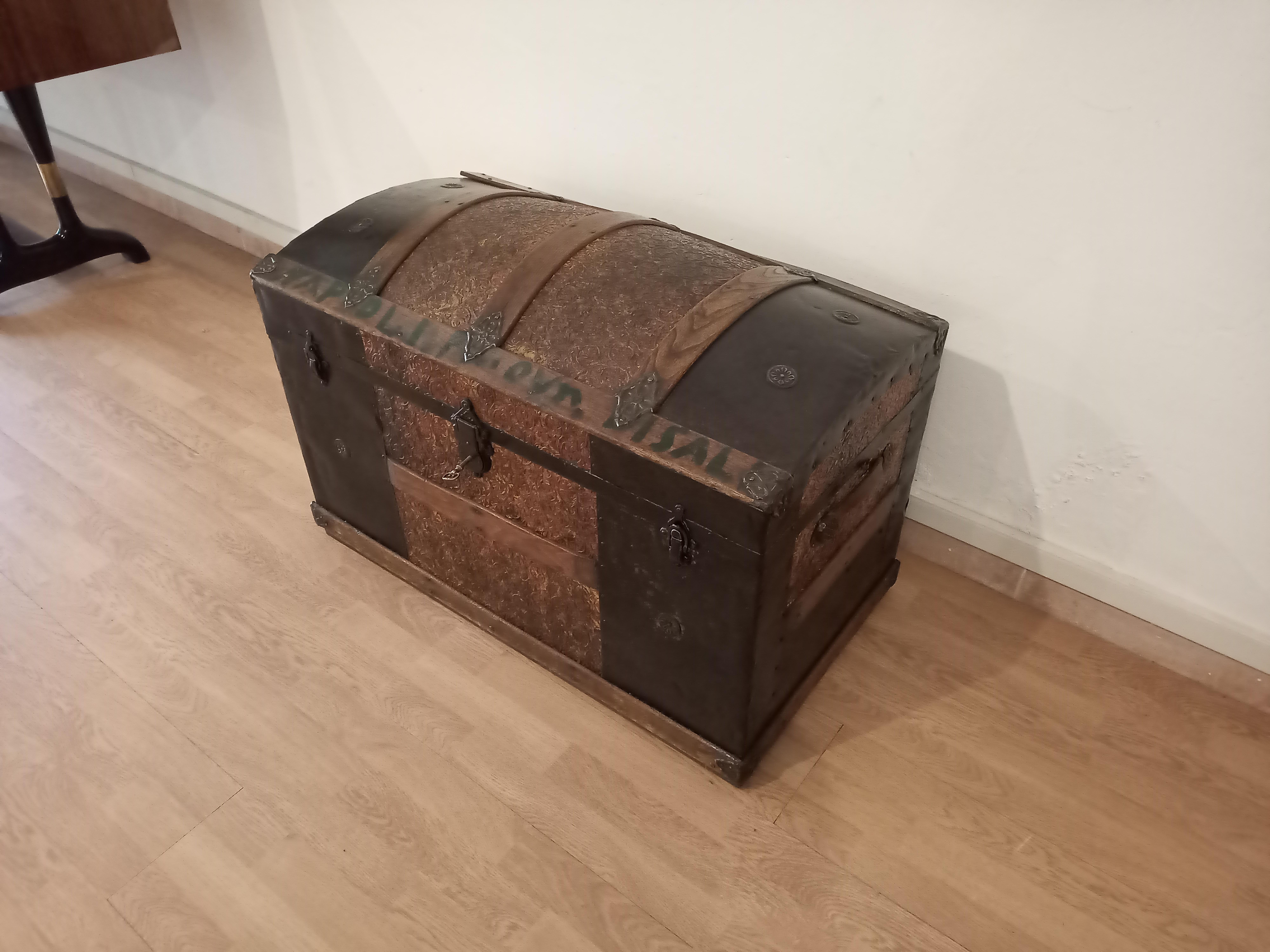 Twentieth century emigrant trunk For Sale 7