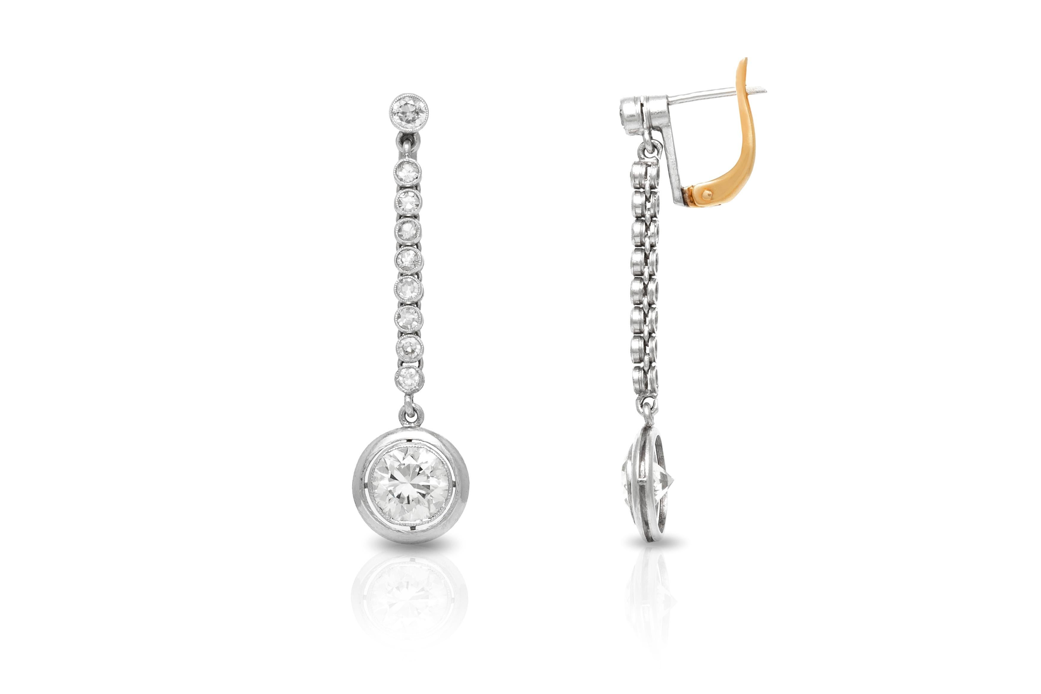Twenty Diamonds Platinum Drop Earrings In Good Condition For Sale In New York, NY
