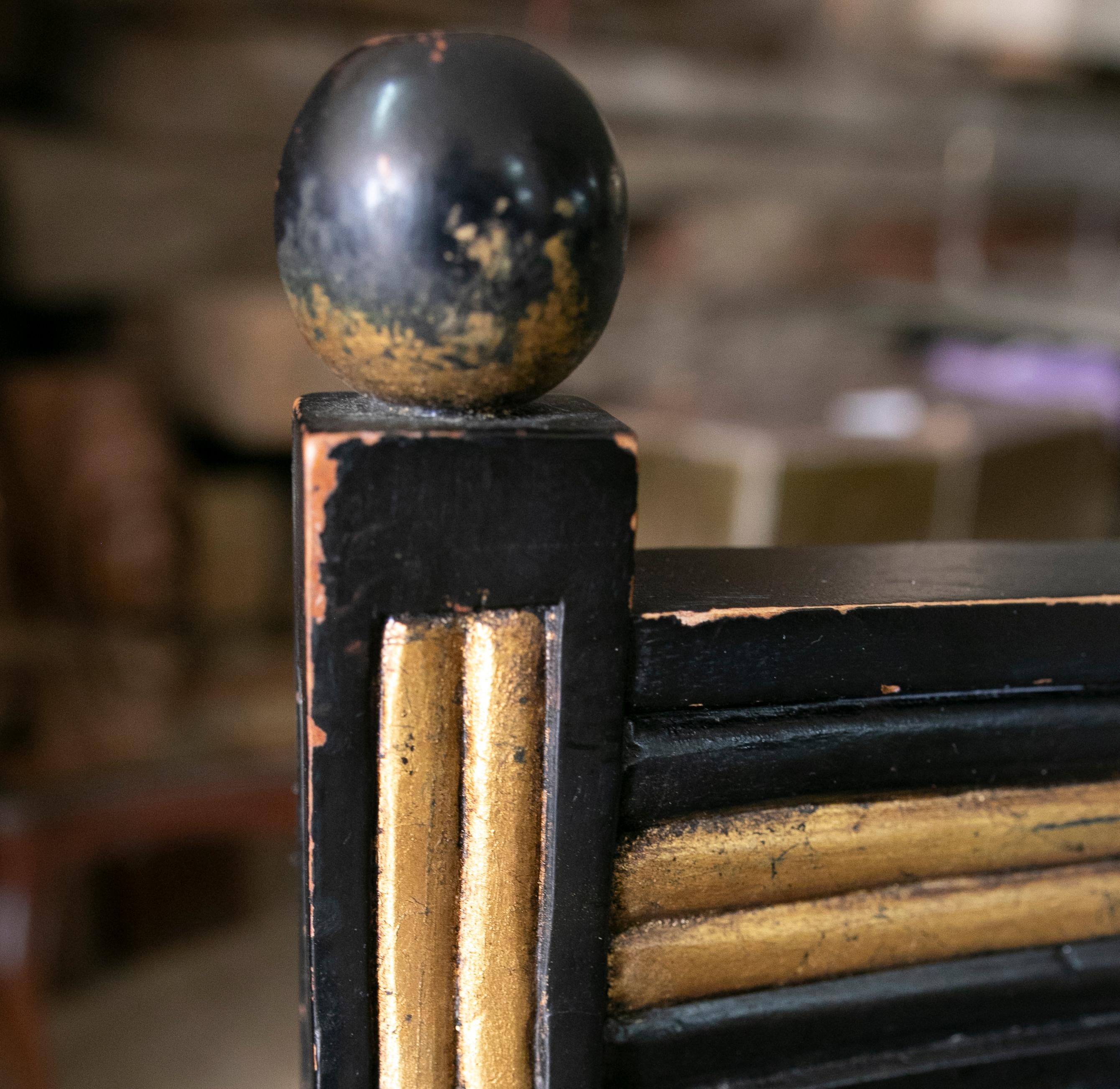 Veinticuatro Sillas de Madera Estilo Francés Conjunto Tapizado en venta 5