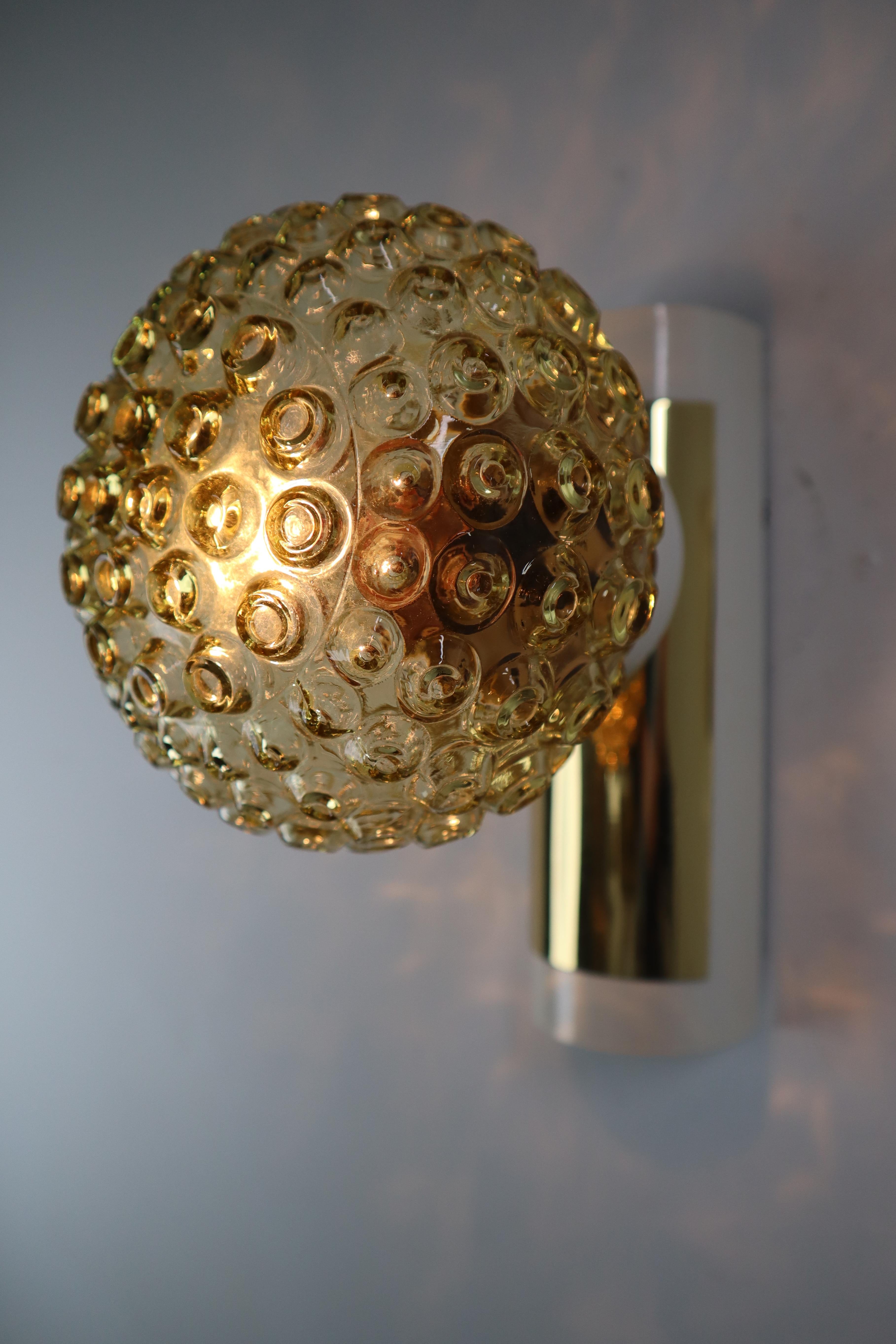 Twenty Midcentury Wall Lights Scones with Amber Glass and Brass, Italy, 1970s In Good Condition In Almelo, NL