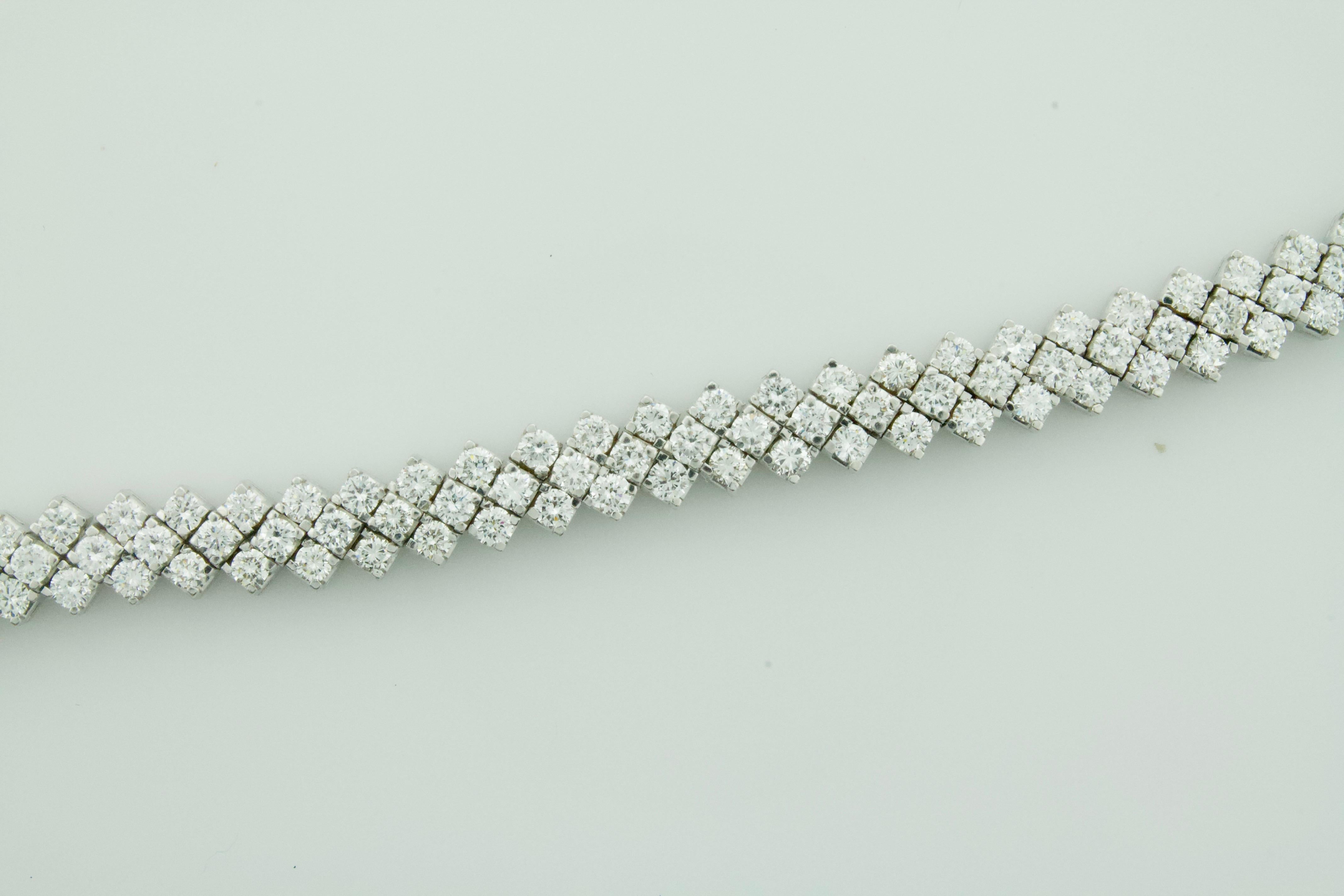 Round Cut 27 Carat Flexible Diamond Necklace in 18 Karat Gold For Sale