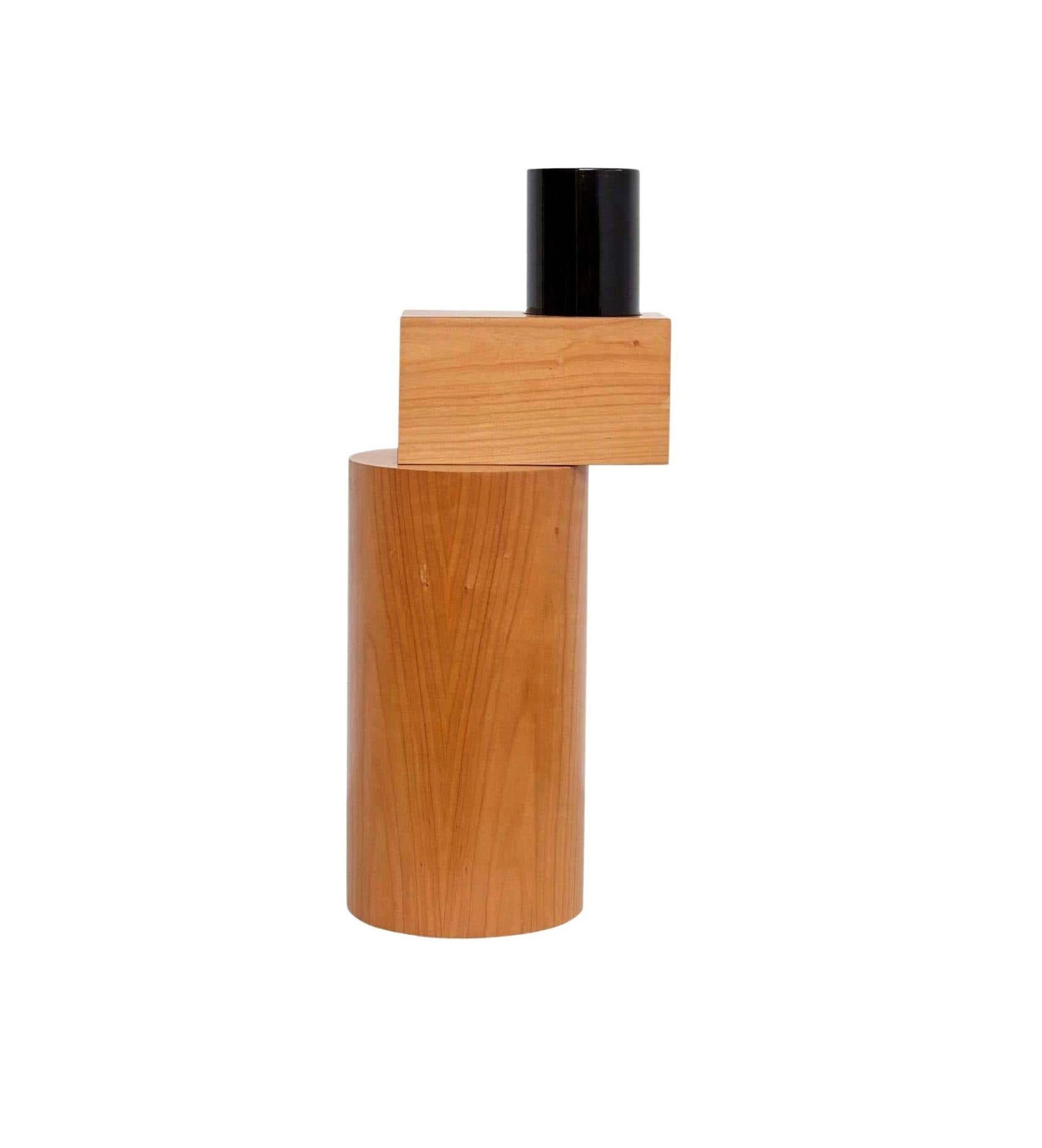 Moderno Vaso di fiori artificiali cinesi Twenty-Seven Woods U di Ettore Sottsass in vendita