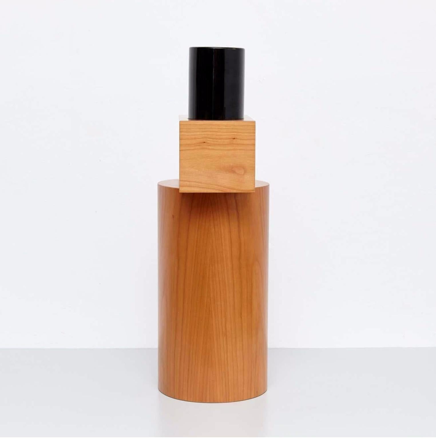 Vaso di fiori artificiali cinesi Twenty-Seven Woods U di Ettore Sottsass In condizioni buone in vendita a Barcelona, Barcelona