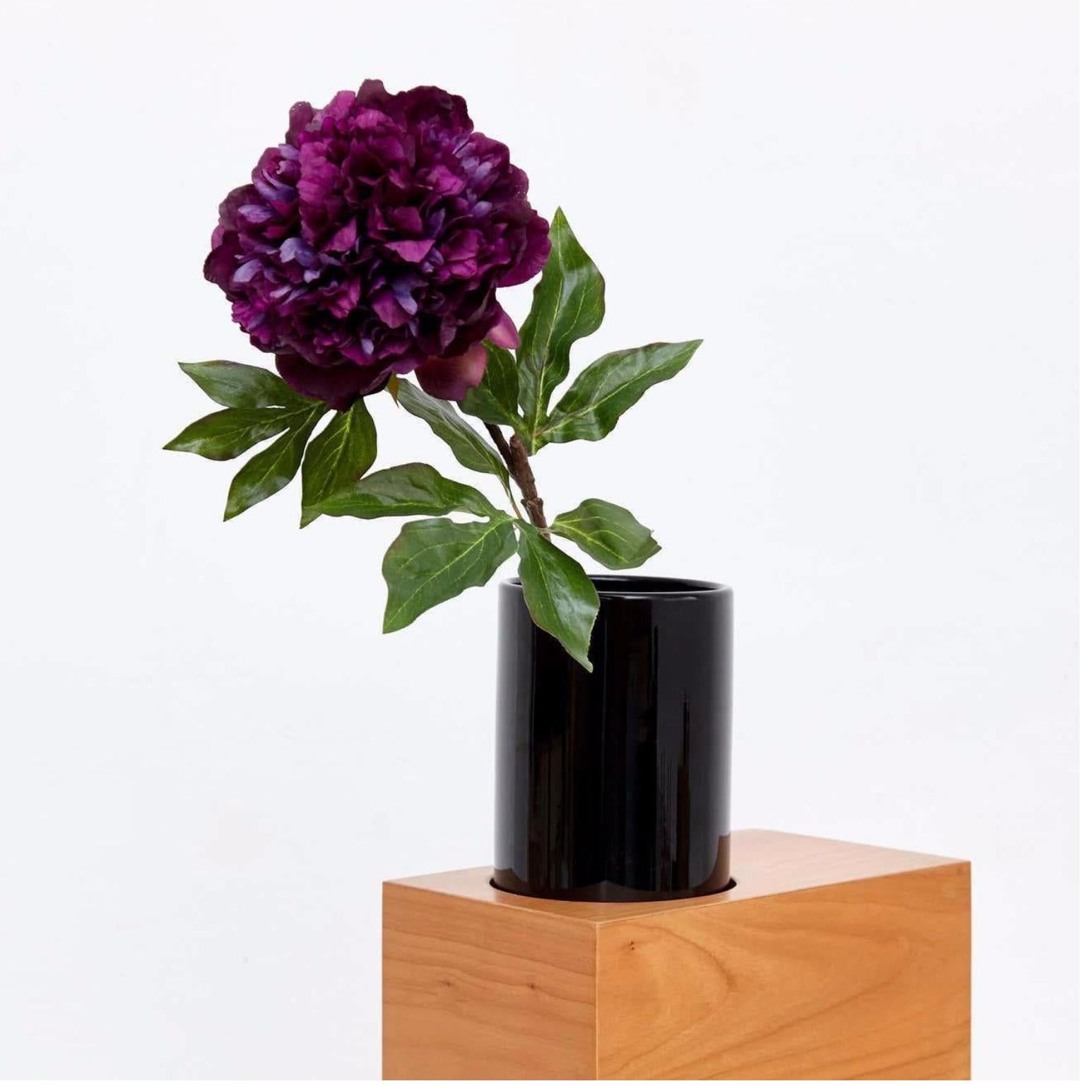 Legno Vaso di fiori artificiali cinesi Twenty-Seven Woods U di Ettore Sottsass in vendita