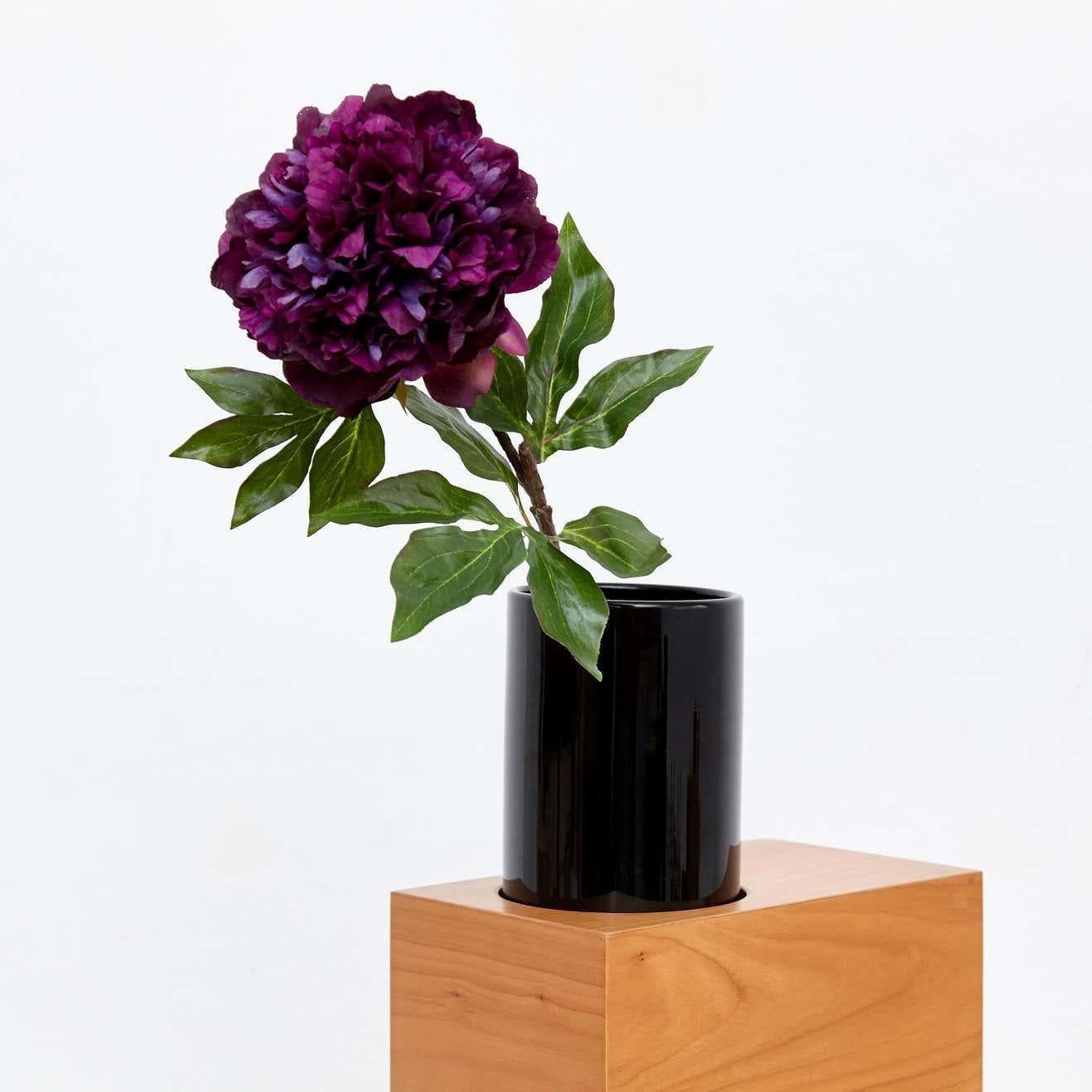 Fine XX secolo Ventisette Wood per un vaso cinese di fiori artificiali U di Ettore Sottsass in vendita