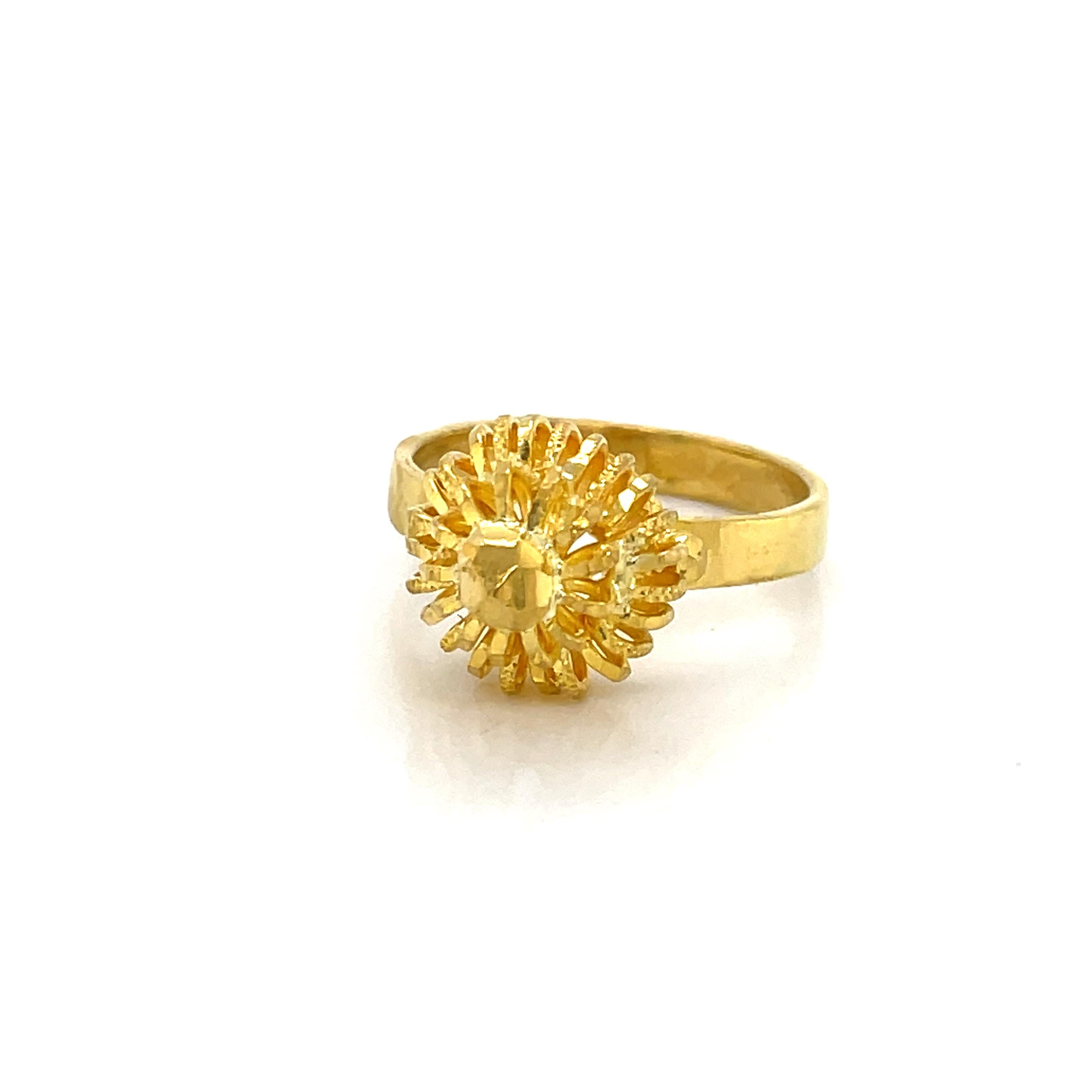 Twenty Two Karat 22K Yellow Gold Artisan Sunburst Ring In Excellent Condition In Mount Kisco, NY
