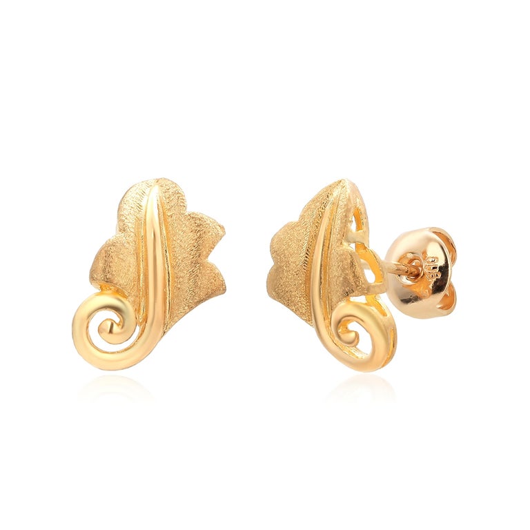 Twenty Two Karats Yellow Gold Vintage Foliate Stud Earrings In Good Condition In New York, NY