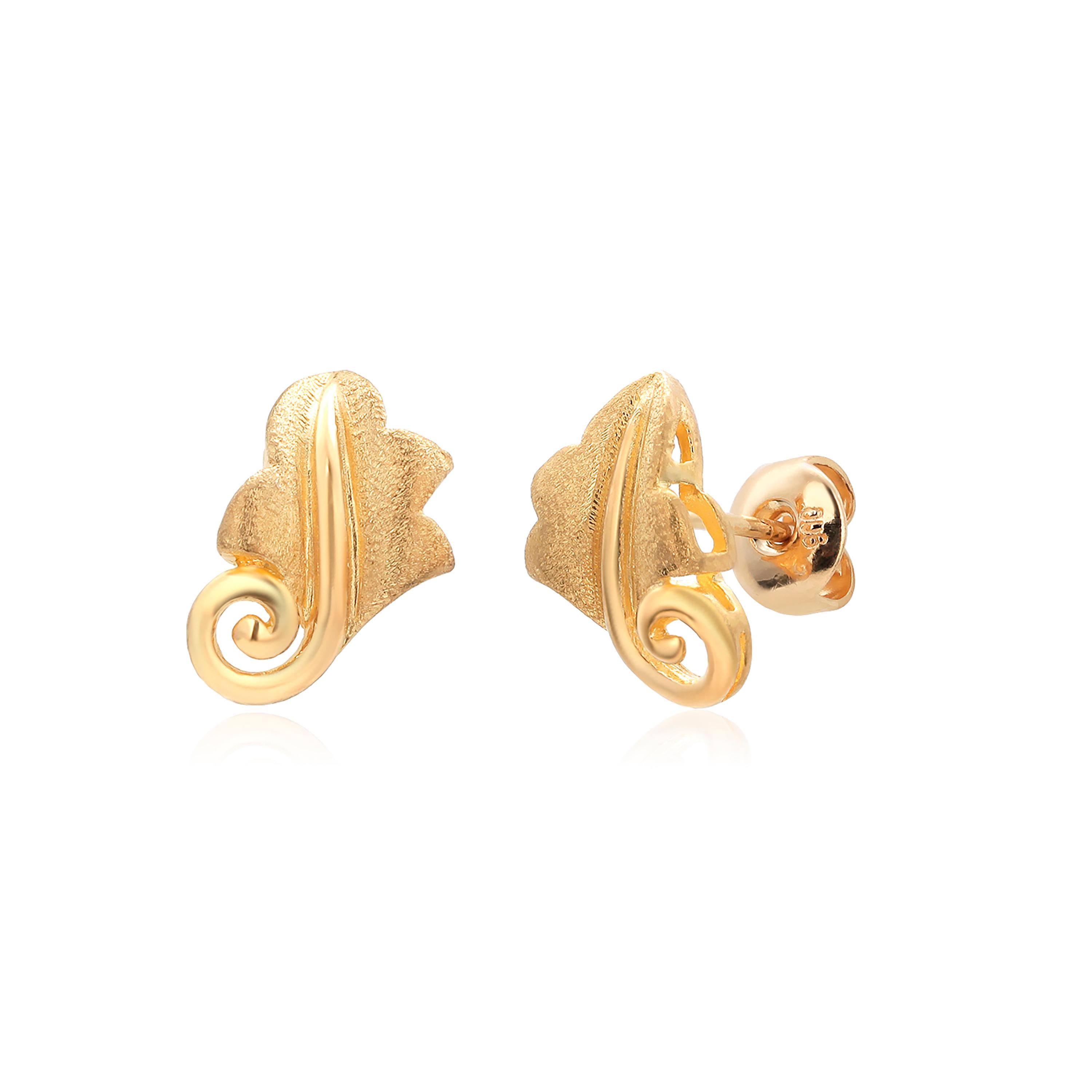 Women's or Men's Twenty Two Karats Yellow Gold Vintage Foliate Stud Earrings